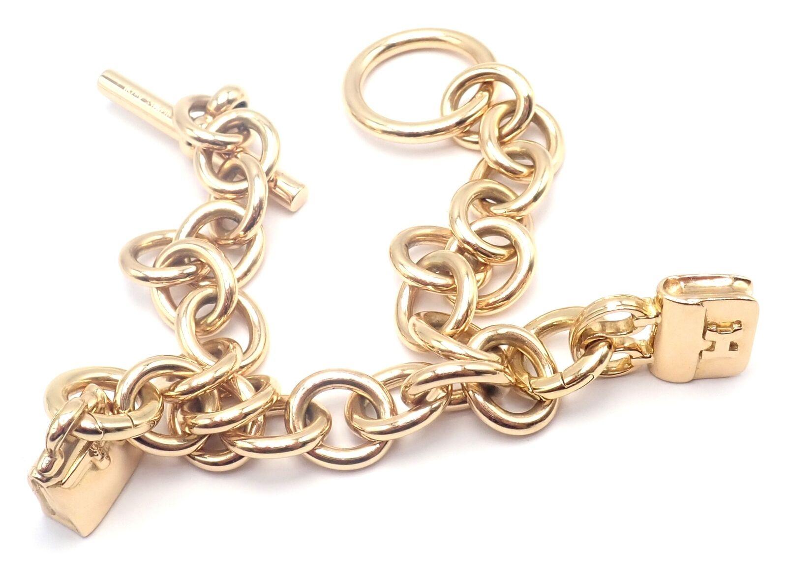 Hermes - Bracelet or jaune à maillons lourds avec deux charms de sac suspendus en vente 6