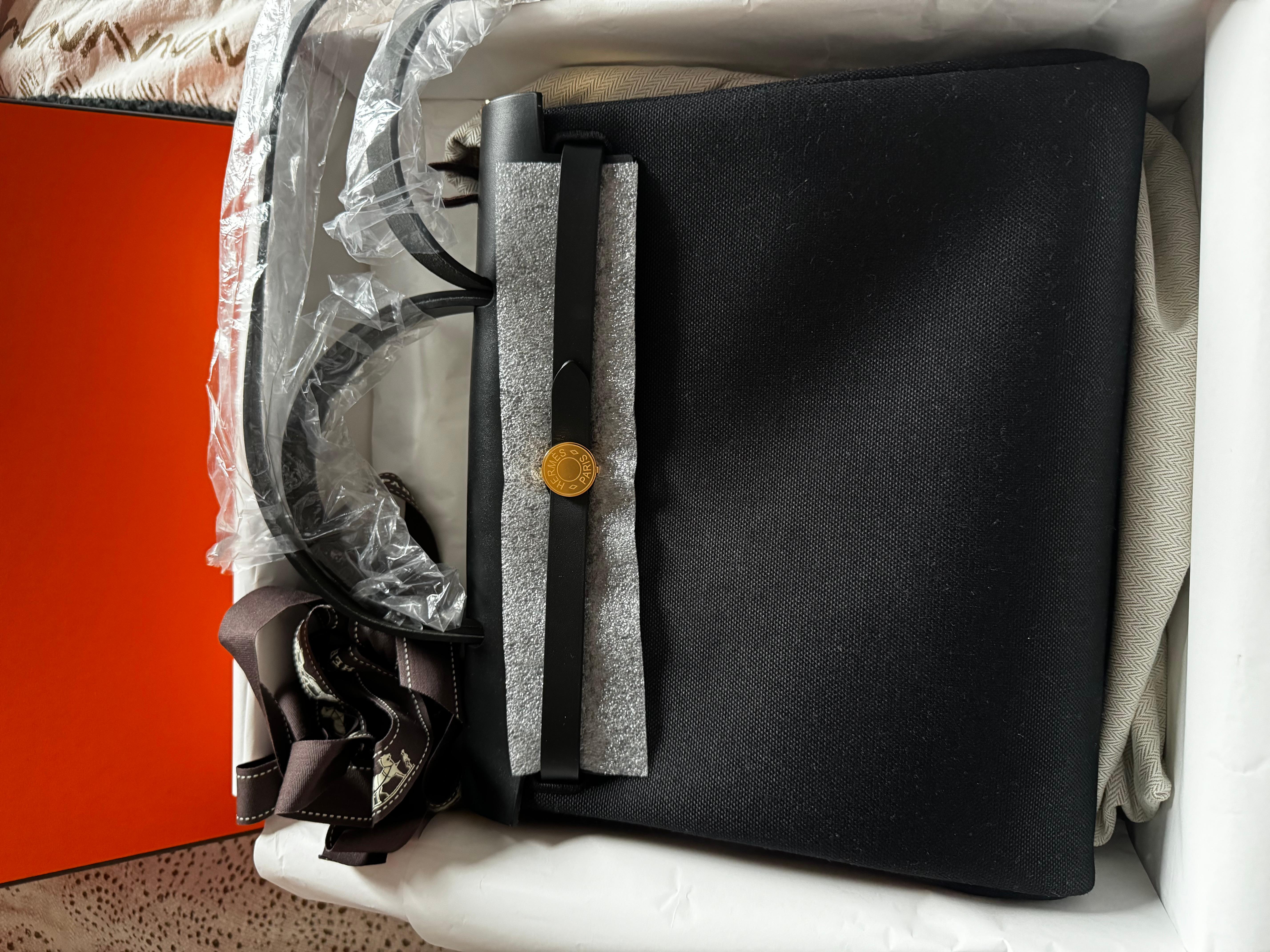 Hermes Herbag 31 Black gold hardware bag In New Condition For Sale In London, England