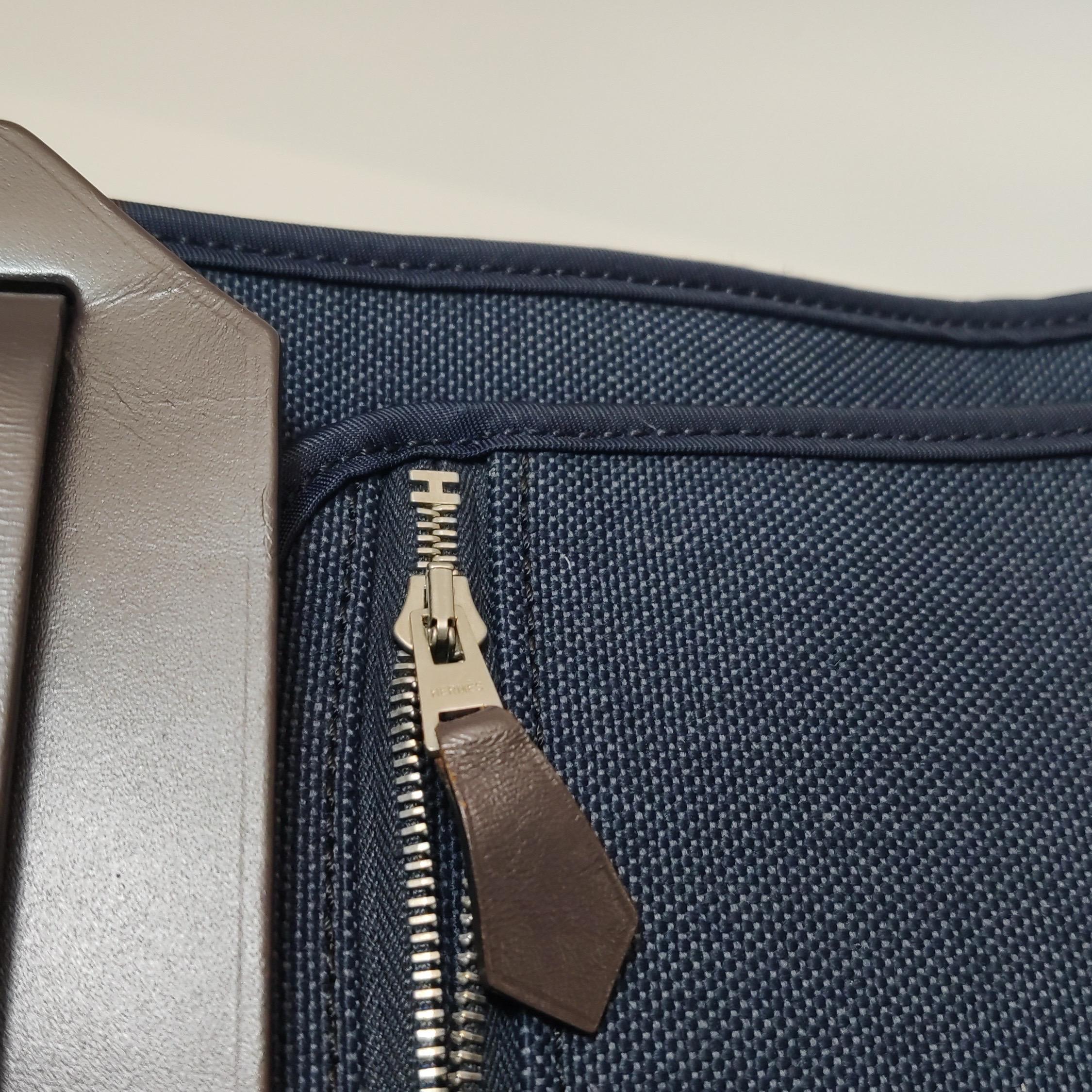 Hermes Herbag 31 Borsa a tracolla in pelle marrone canvas navy in vendita 8