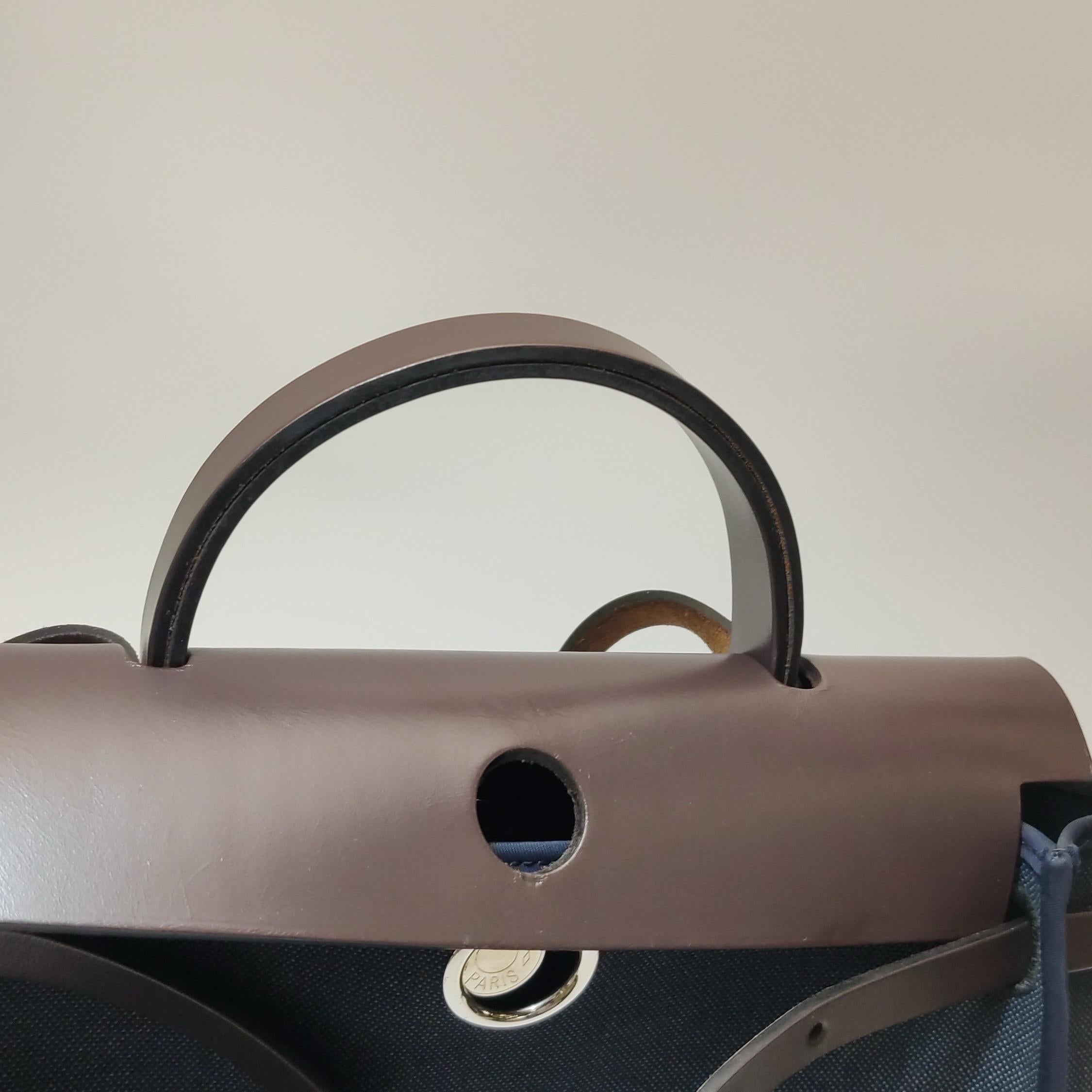 Hermes Herbag 31 Borsa a tracolla in pelle marrone canvas navy in vendita 14