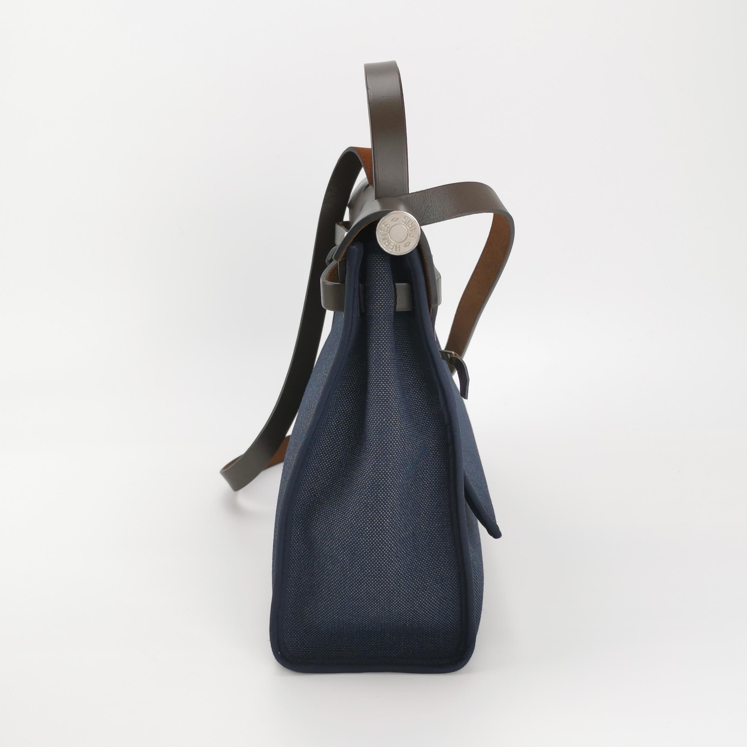 Hermes Herbag 31 Borsa a tracolla in pelle marrone canvas navy In condizioni buone in vendita a AUBERVILLIERS, FR