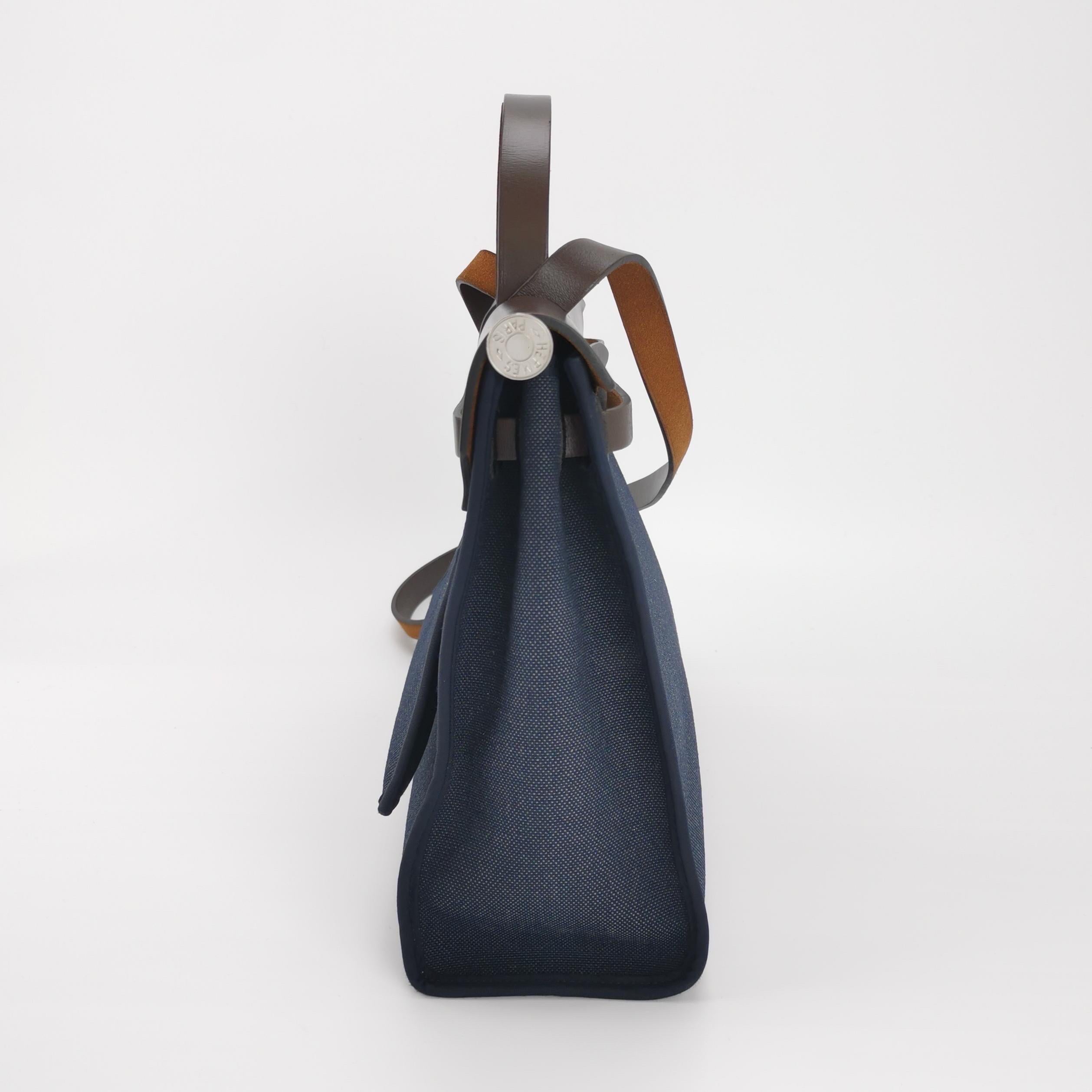 Hermes Herbag 31 Borsa a tracolla in pelle marrone canvas navy in vendita 1