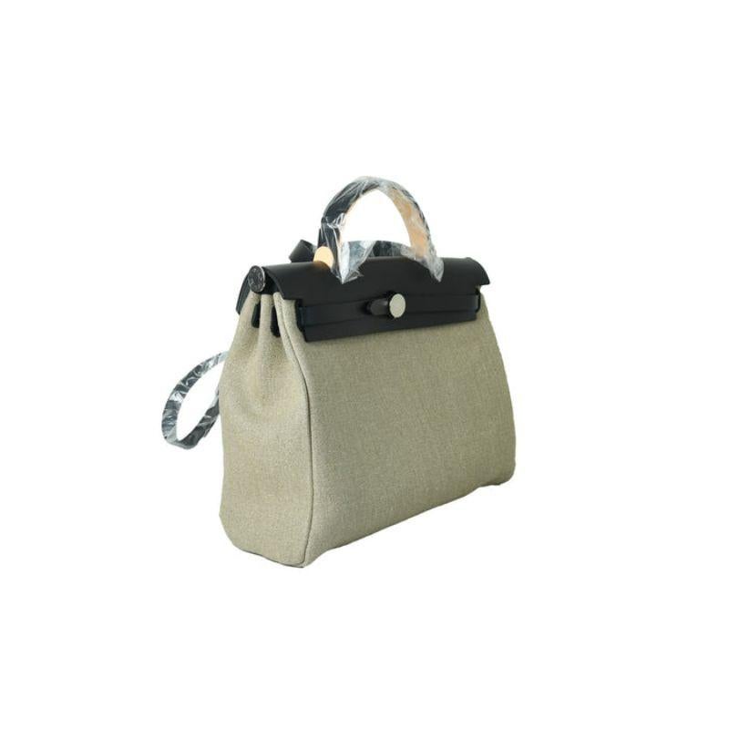 Hermes Herbag 31 Palladium Hardware Schwarz Natur

Zertifizierte Authentizität
Zustand: Brandneu
Herkunft: Frankreich
Abmessungen: 12 x 10 x 4.5 in; Drop 2.5 in; Strap 18 in
