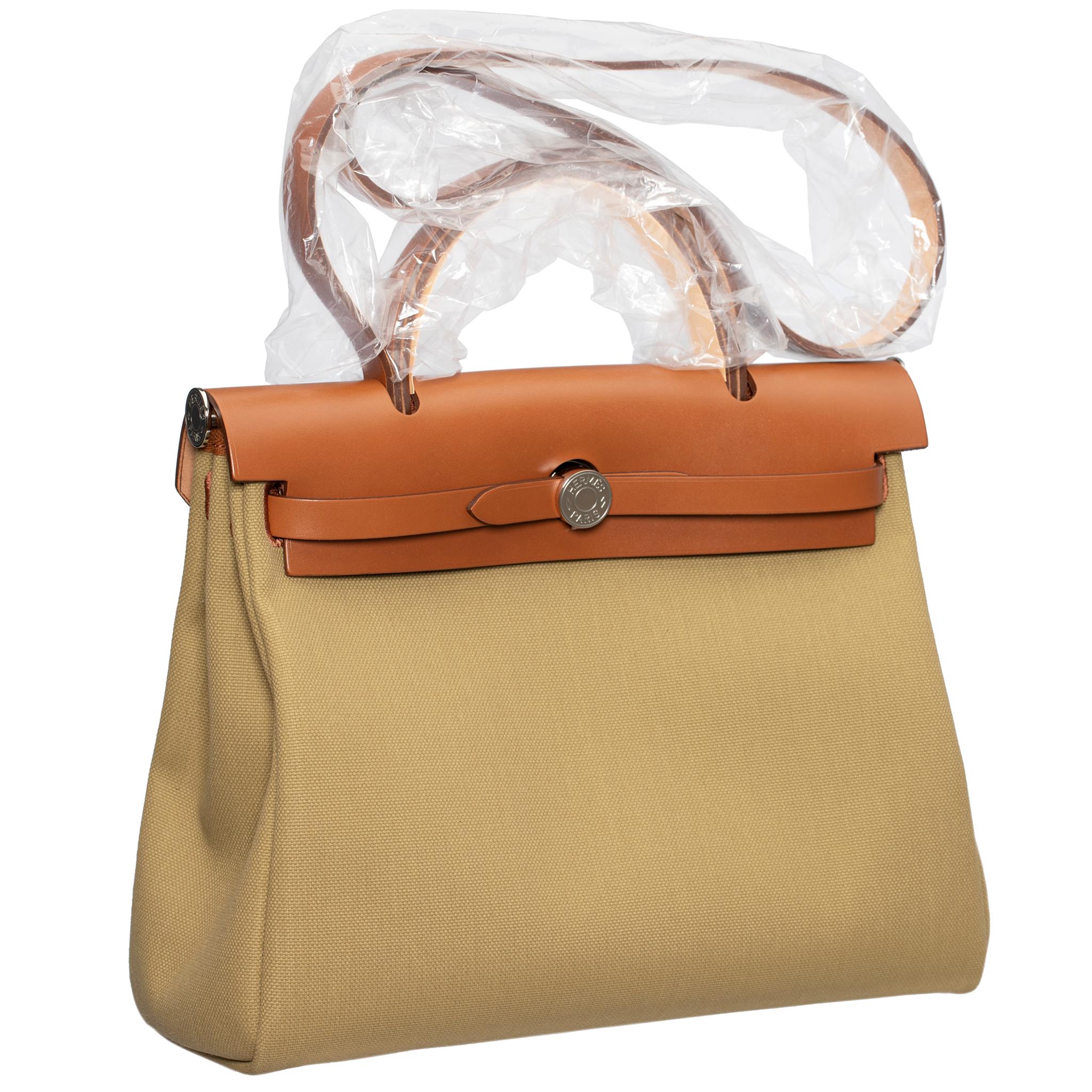 Hermes Herbag 31cm Fauve & Poussiere Vache Hunter and Toile Palladium Hardware

Brand: Hermès 
Style: Herbag
Size: 31cm
Color: Fauve and Poussiere
Leather: Vache Hunter and Toile
Hardware: Palladium
Stamp: Y 2020

Condition: Pristine; New or