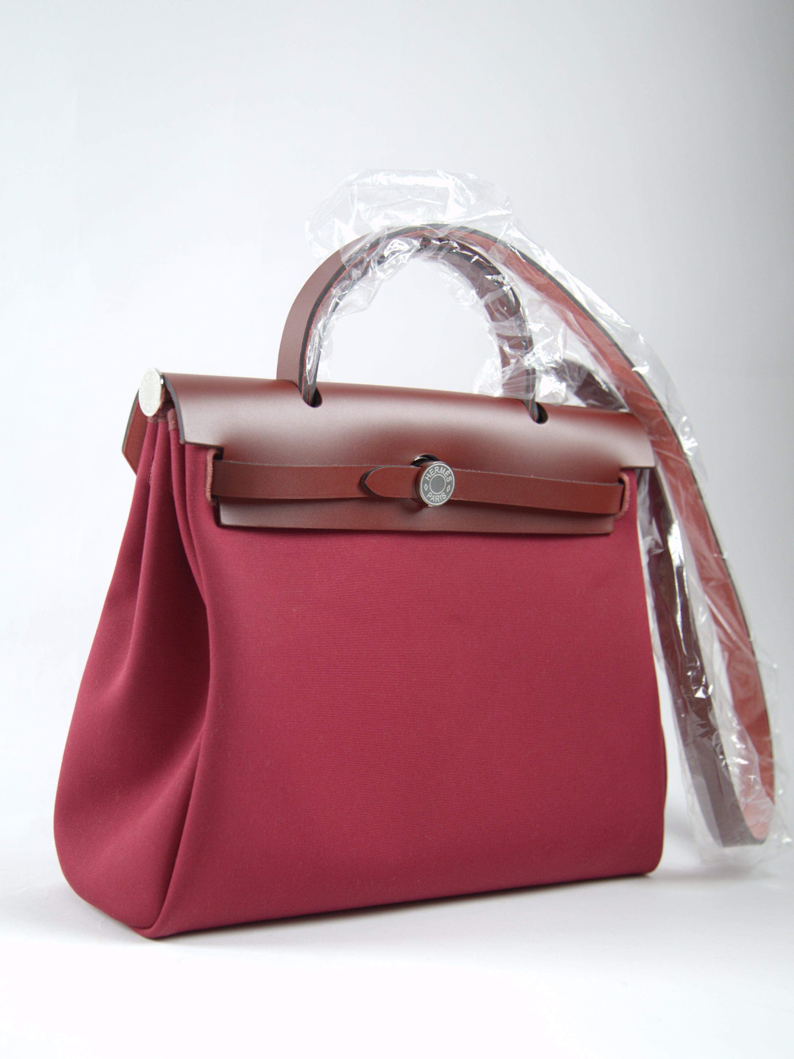 Hermès Herbag 31cm in Rubis, Rose, Bubblegum and Rouge H

Canvas & Vache Hunter Leather with Palladium Hardware

B Stamp / 2023

Accompanied by: Original receipt, Hermes box, dustbag, clochette, lock, two keys, clochette dustbag, zip pouch and