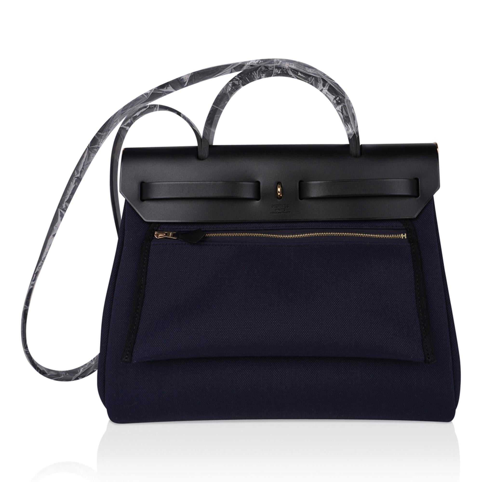 Hermes Herbag Zip 31 Blau Indigo Toile Schwarz Vache Hunter Gold Hardware Damen im Angebot