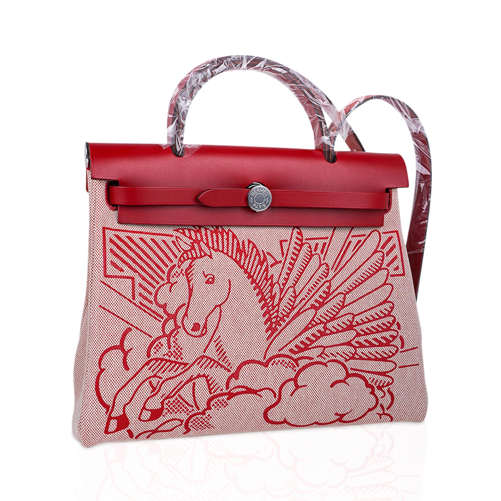 Mightychic offers an Hermes Herbag Zip 31 Pegase featured Toile and Rouge Piment Vache Hunter leather.
Splashed on the front of the bag is a Pegasus Pop.
Rear has an exterior toile canvas zip pocket.
Interior is matching toile to the exterior pocket