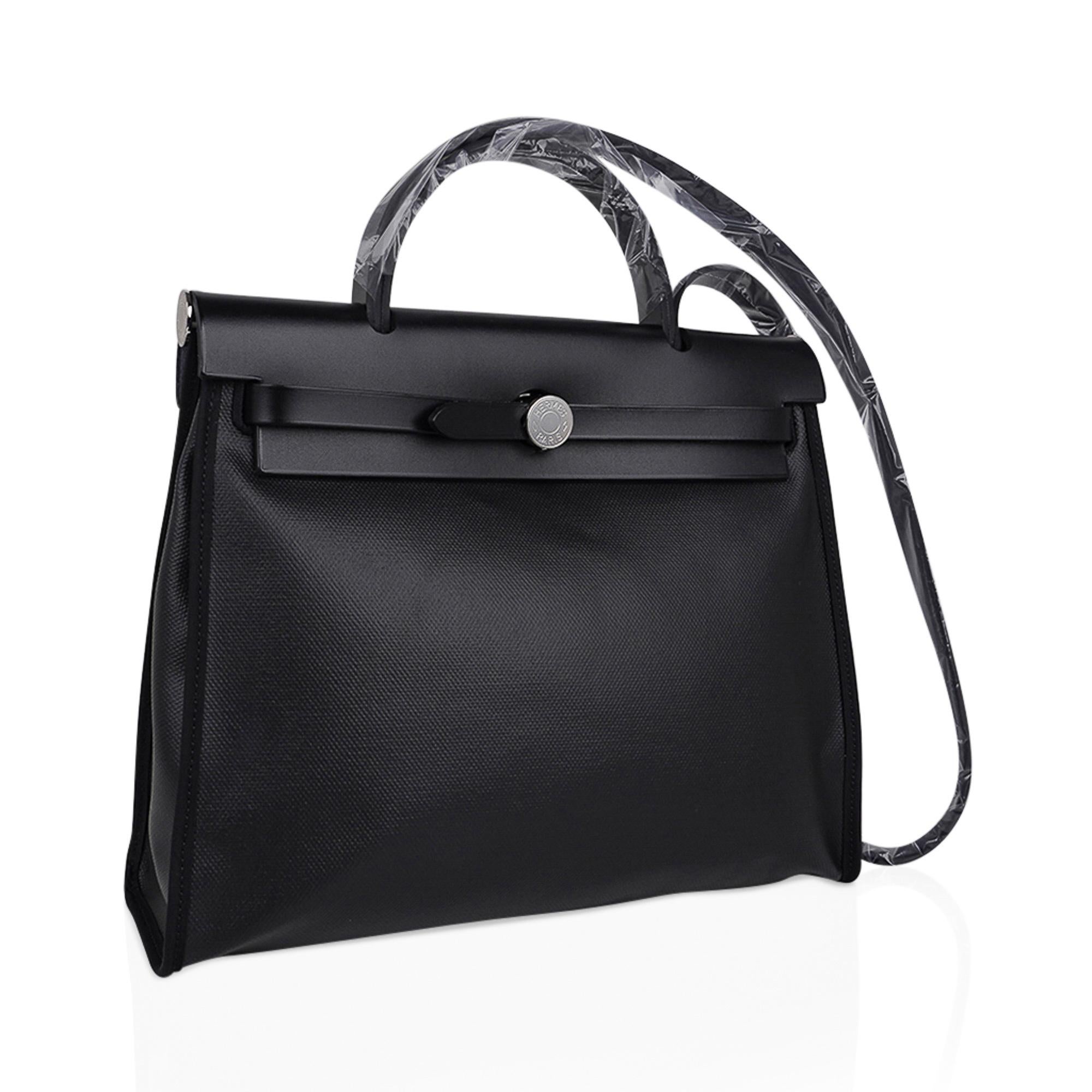 Mightychic offers an Hermes Herbag Zip 31 featured in Black Berline canvas and Black Vache Hunter leather.
Signature Herbag Clou de Selle in Palladium hardware.
This water resistant Hermes Herbag  has Black and Ecru Toile removable pochette and rear