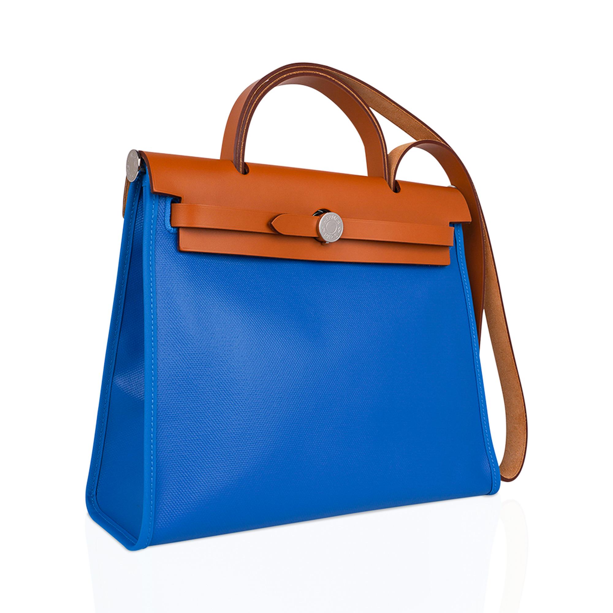 Mightychic offers an Hermes Herbag Zip 31 featured in vivid Bleu Frida Berline, a coated canvas and Vache Naturelle leather.
Berline is a coated canvas which is also water resistant.
Signature Herbag Clou de Selle in Palladium hardware.
Has a