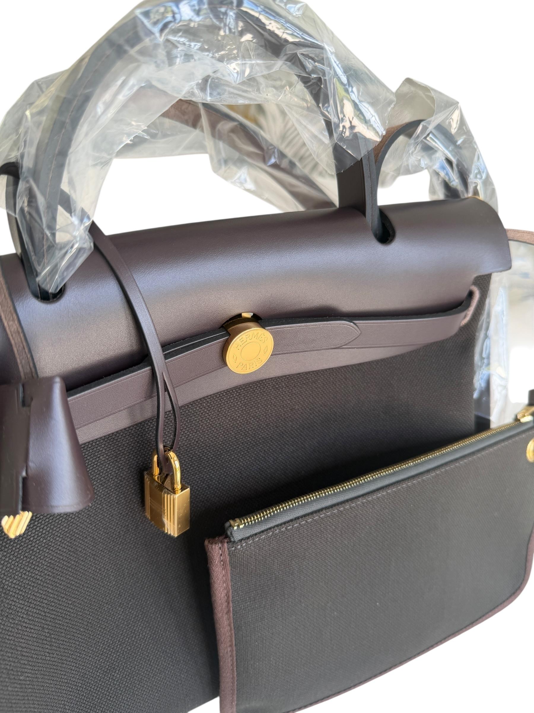 Hermès Herbag Zip Retourne 31 Dunkel Bronze/Ebene Gold Hardware für Damen oder Herren im Angebot