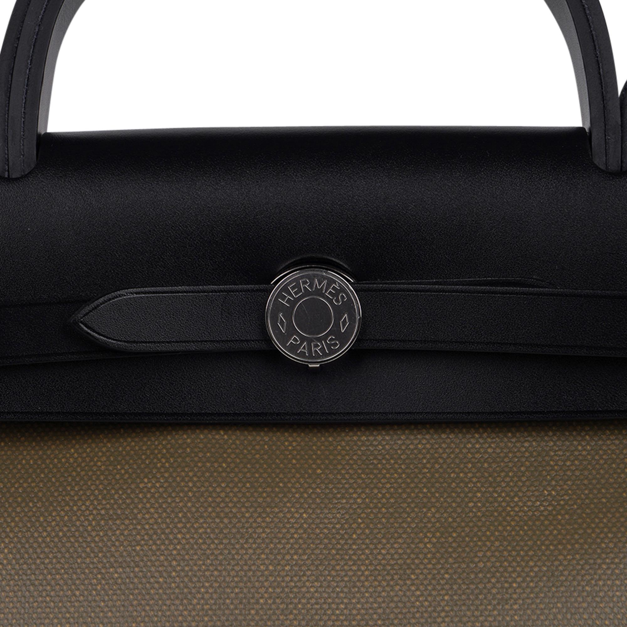 Hermes Herbag Zip Retourne 31 Khaki Berline/ Black Leather Palladium en vente 3