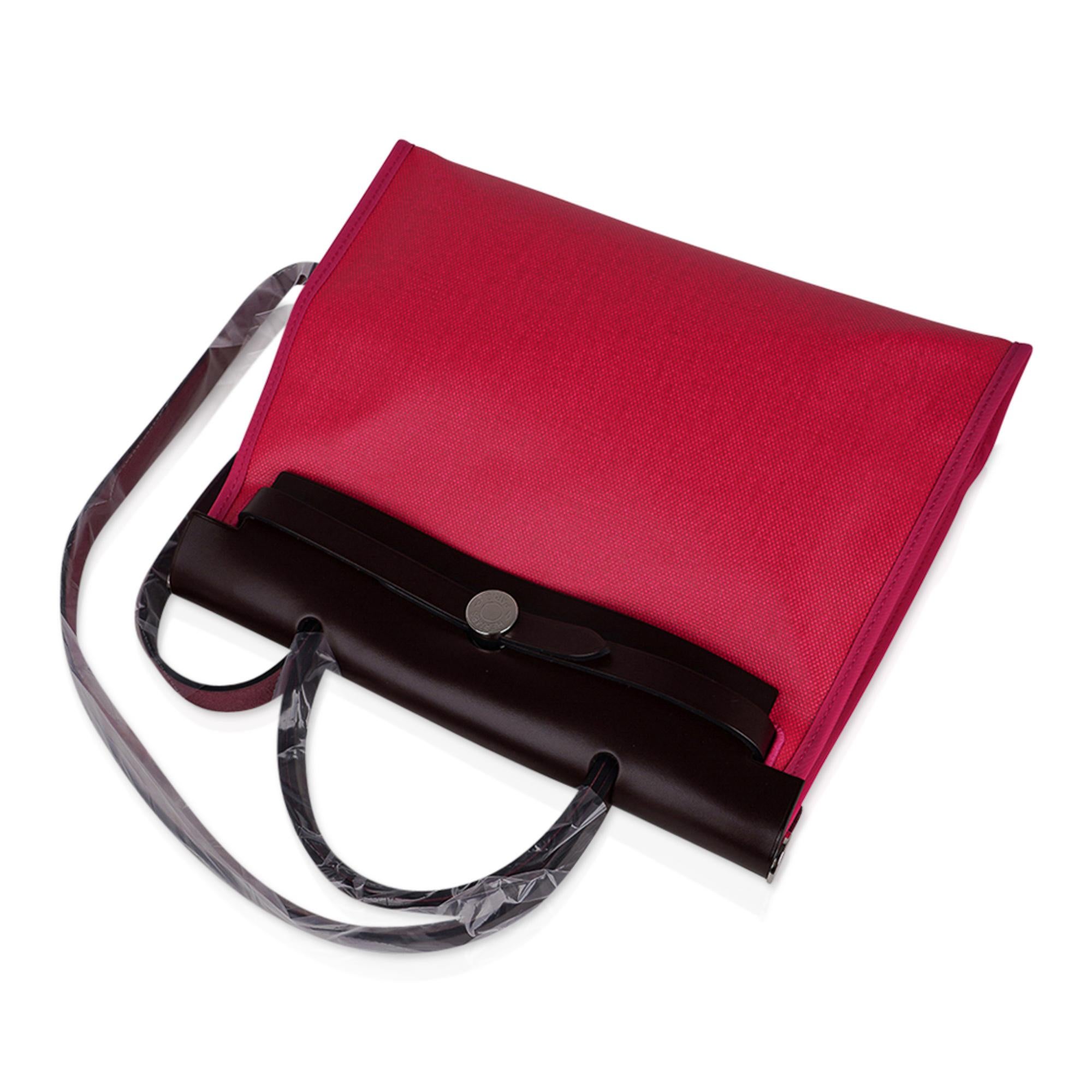 Hermes Herbag Zip Retourne 31 Rose Shocking Berline/ Rouge Sellier Leather In New Condition For Sale In Miami, FL