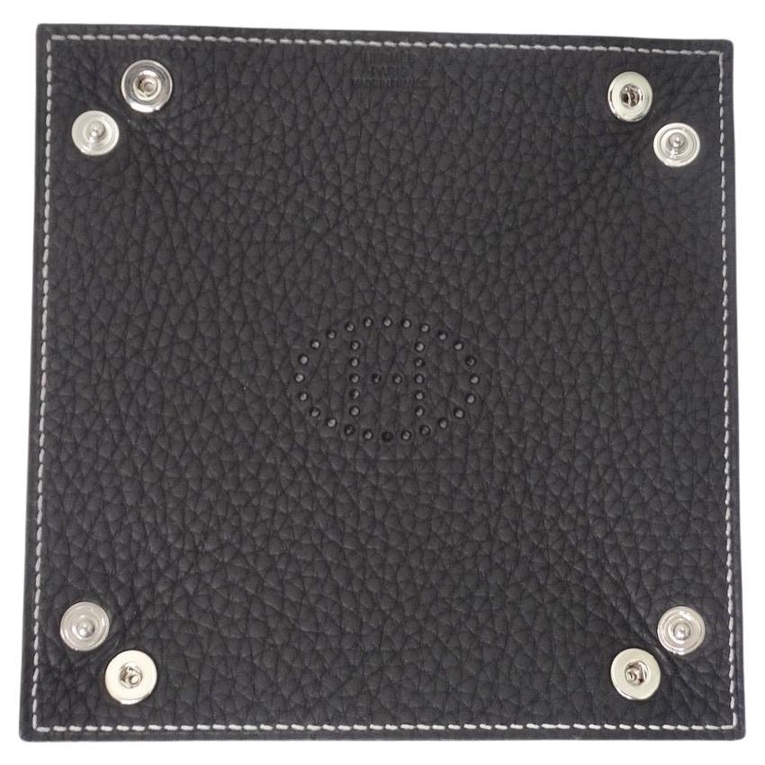 On the hunt for your next go-to bedside accessory? This Hermes Mises et Relances mini change tray is calling your name! This Hermes change tray is luxuriously crafted in Clemence leather in a neutral etoupe black color. Featuring palladium clou de