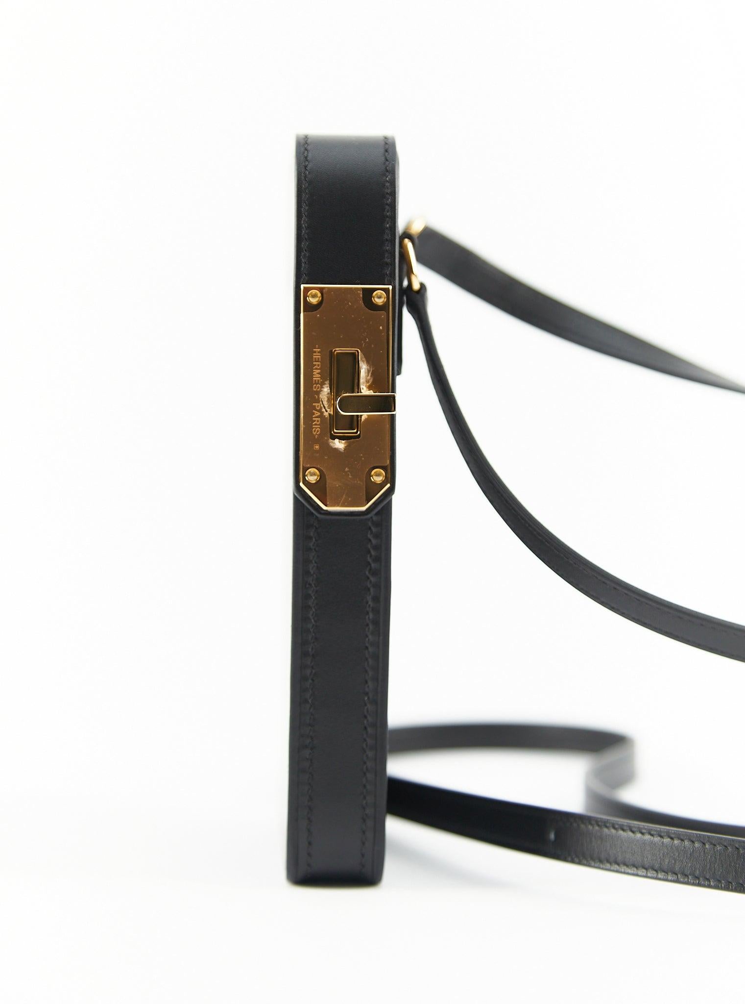 Hermès Hermesway Phone Case in Black

Tadelakt leather with Gold Hardware 

Accompanied by: Hermès Box, Hermès Dust bag & Ribbon 

Dimensions: L 8.7 x H 16.5 x D 2.2 cm