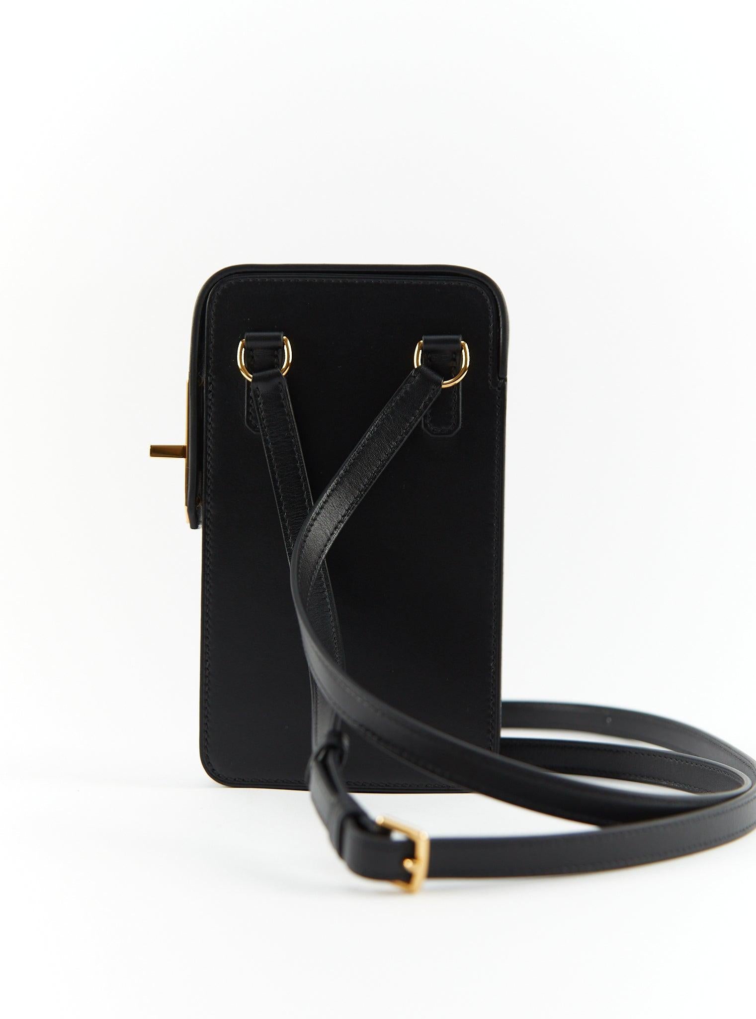 HERMÈS HERMESWAY PHONE CASE BLACK Tadelakt Leather with Gold Hardware For Sale 1