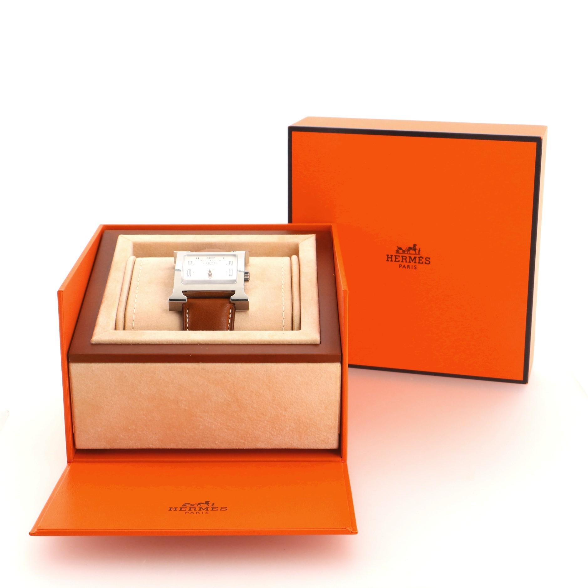 Zustand: Großartig. Mäßige Kratzer und Gebrauchsspuren. 
Zubehör: Box:: Echtheitskarte
Maße: Größe/Breite des Gehäuses: 32mm:: Höhe der Uhr: 10mm:: Breite des Bandes: 20mm:: Umfang des Handgelenks: 7