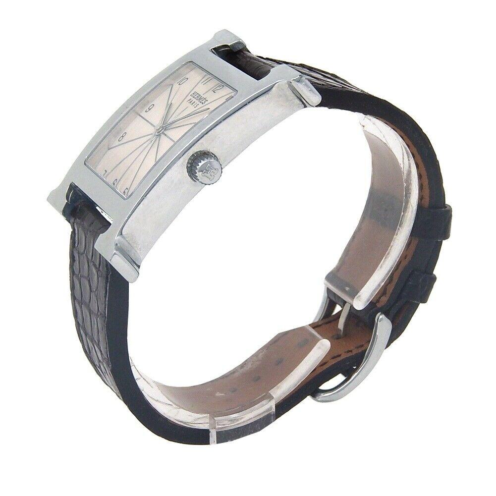 Brand: Hermes
Band Color: Black	
Gender:	Men's
Case Size: 28-31.5mm	
MPN: Does Not Apply
Lug Width: 22mm	
Features:	12-Hour Dial, Date Indicator, Sapphire Crystal, Swiss Made, Swiss Movement
Style: Dress/Formal	
Movement: Quartz (Battery)
Age Group: