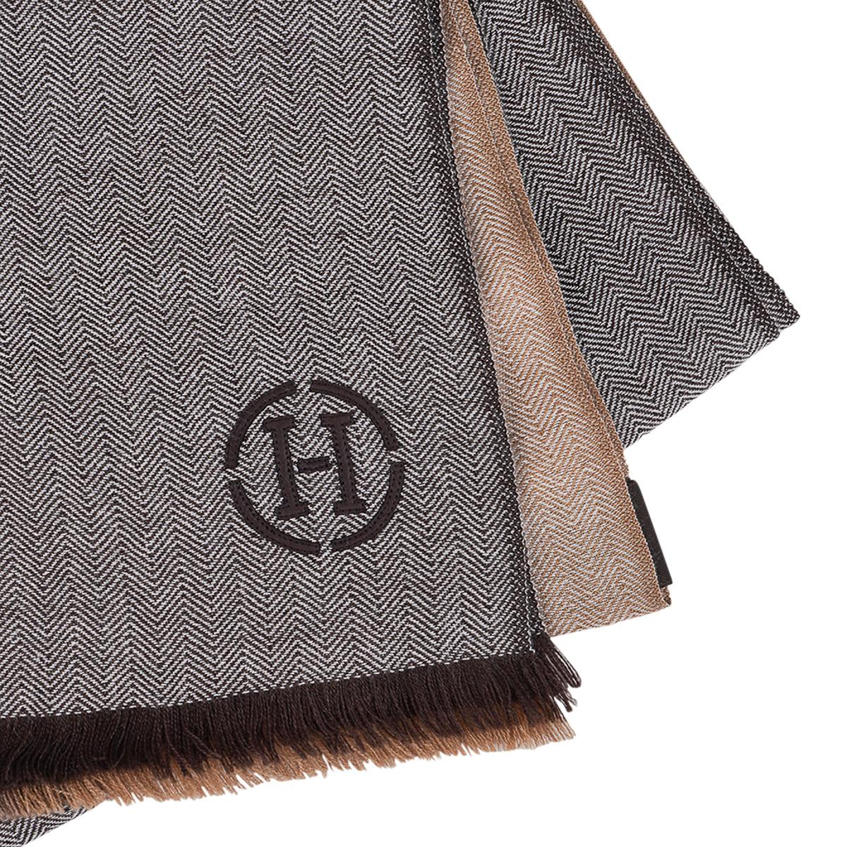 Mightychic offers an Hermes Himalaya Colorblock Artisanale Muffler featured in Brun, Taupe and Camel.
Hand dyed and woven very soft cashmere muffler is created into the iconic Hermes herringbone pattern.
Encircled Brown leather H at