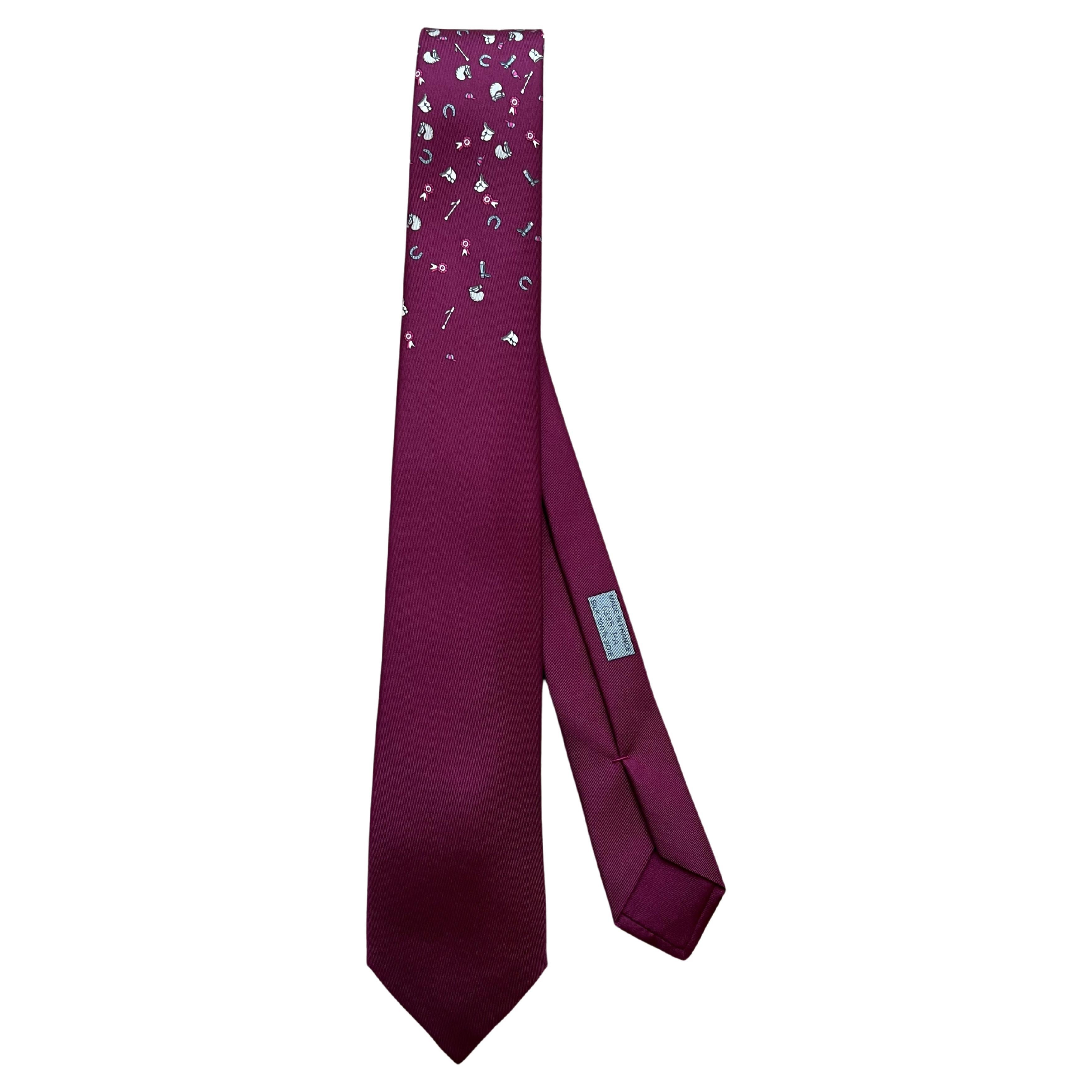 Hermès - Cravate "HIPPIQUE SHUFFLE" Prune/Gris/Fuchsia en vente