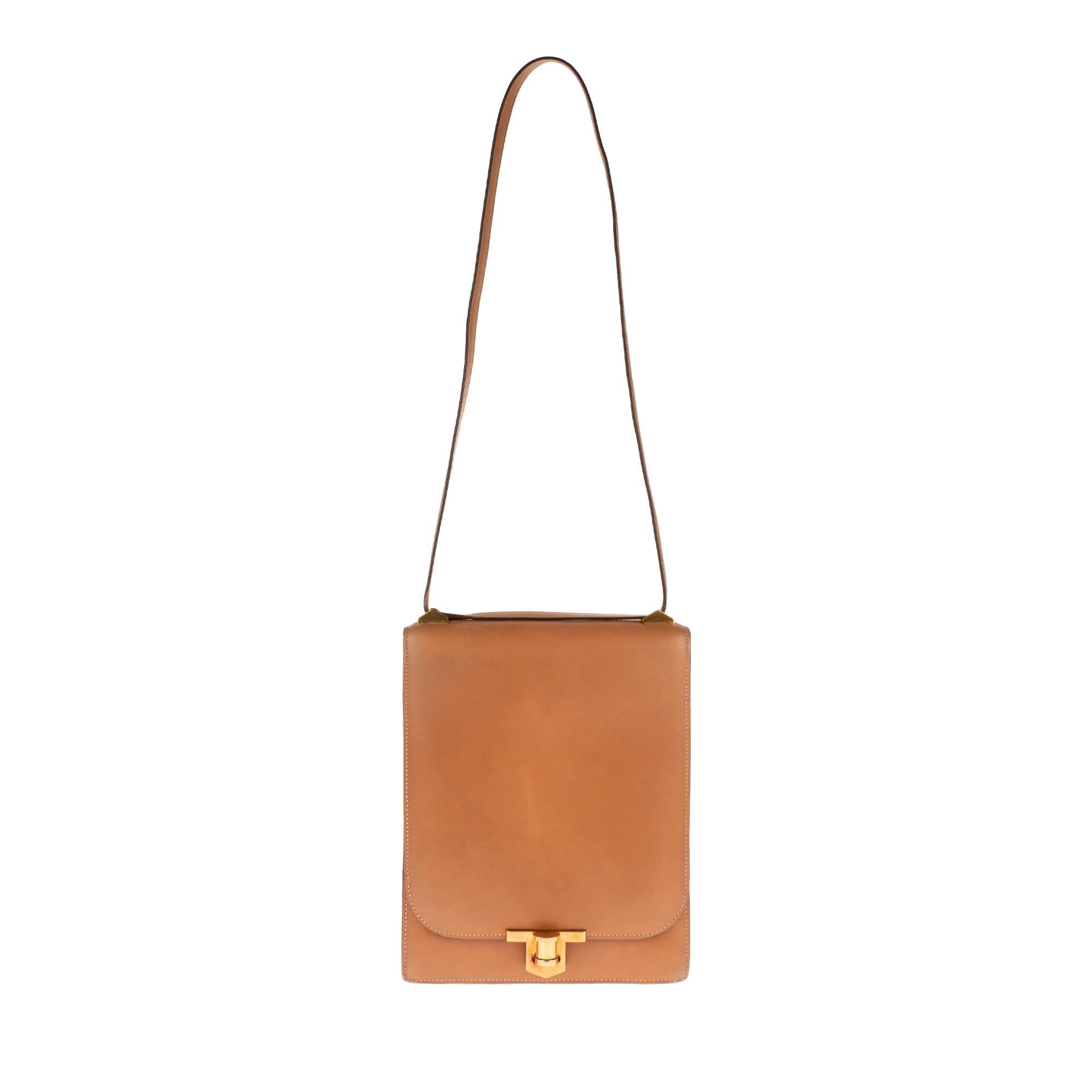 Very charming Hermès hobo bag in gold calfskin box leather with 2 gussets, gold plated hardware, leather handle box gold for a shoulder support (handle length: 36 cm). 1 patch pocket at the back. 
Flap closure and vertical stud button. 
Interior in