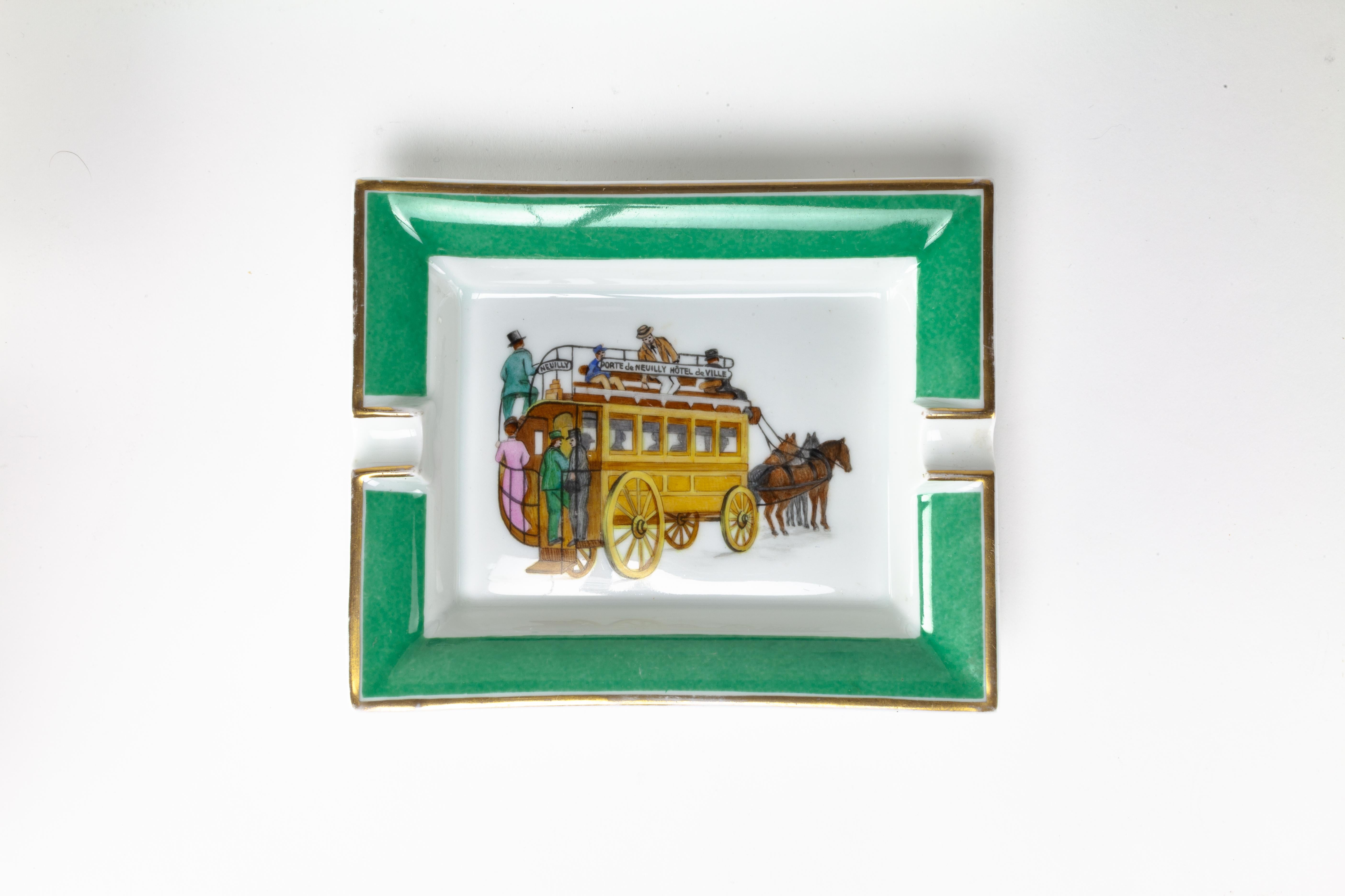 A Classic and elegant porcelain ashtray. Featuring a double-deck carriage and riders.