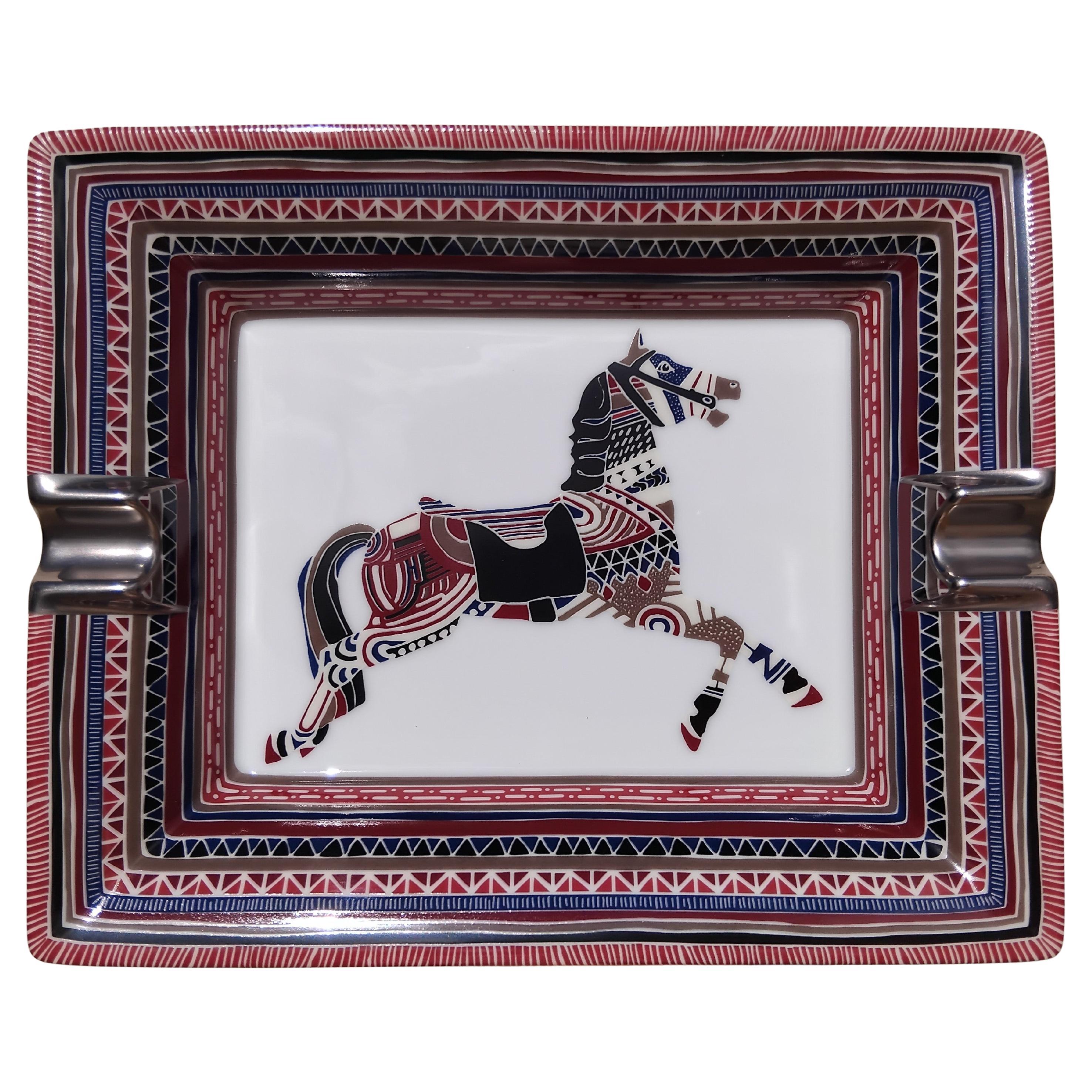 Cenicero para puros Hermès Caballo Bandeja de cambio Porcelana Platino Gris en venta