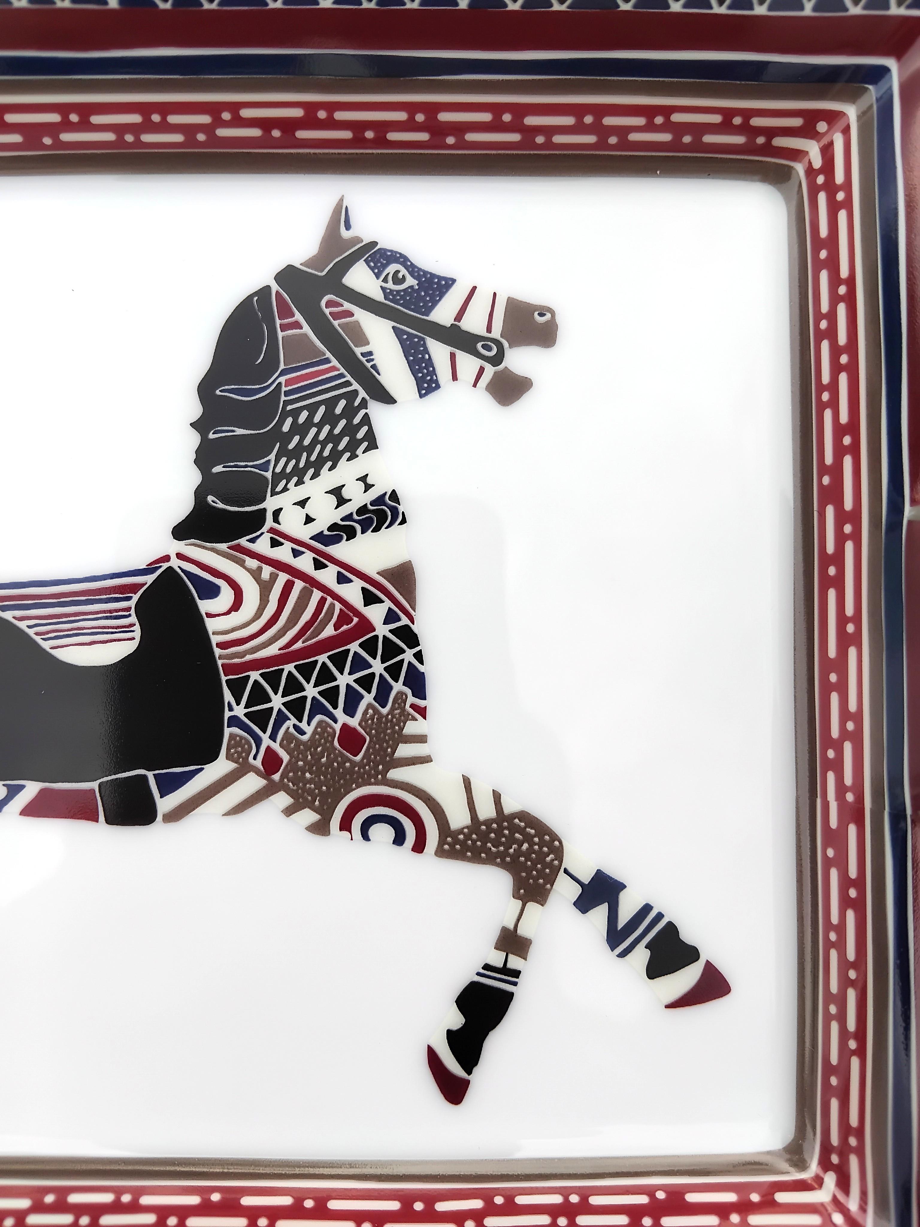 Cenicero para puros Hermès Caballo Bandeja de cambio Porcelana Platino en Nuevo estado para la venta en Corcoué Sur Logne, Loire-Atlantique