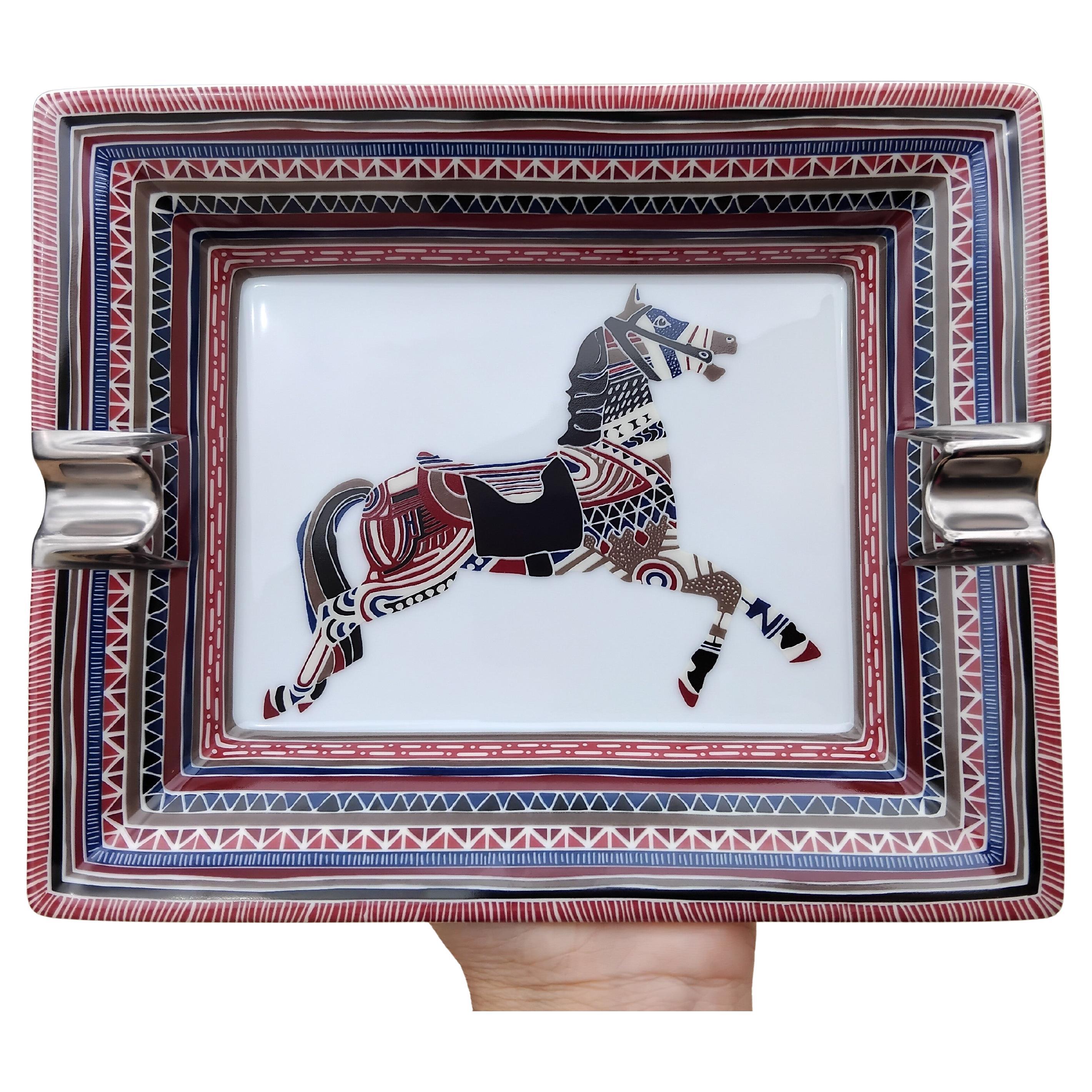 Cenicero para puros Hermès Caballo Bandeja de cambio Porcelana Platino en venta
