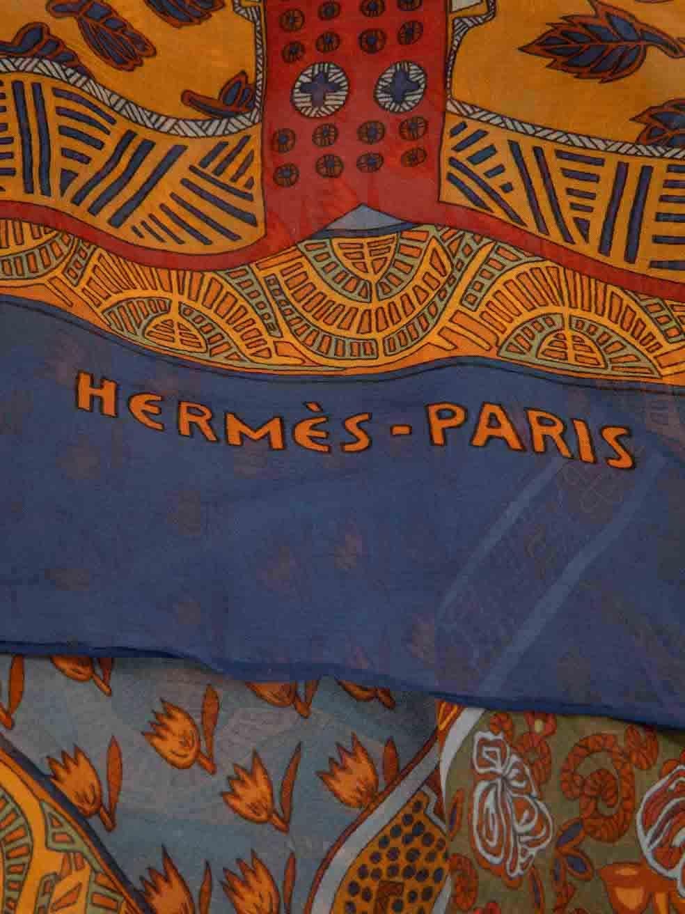 CONDITION is Very good. Minimal wear to the scarf is evident. Minimal pull to thread to the top of the scarf on this used Hermès designer resale item.
 
 
 
 Details
 
 
 Multicolour- blue, brown
 
 Silk
 
 Scarf
 
 Horse printed
 
 
 

 
 Made in
