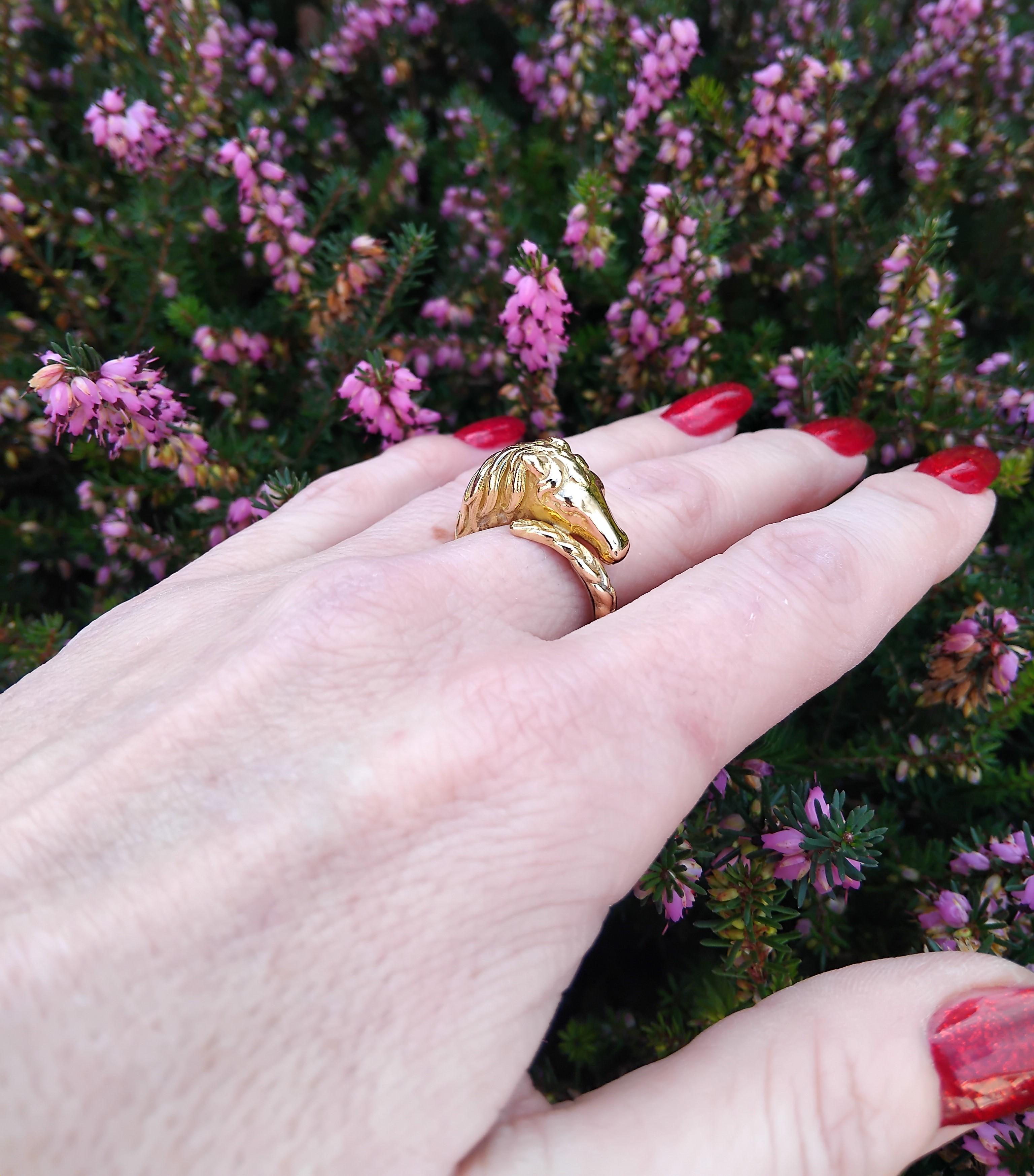 Hermès Horse Shaped Yellow Gold Ring Size 8 For Sale 1