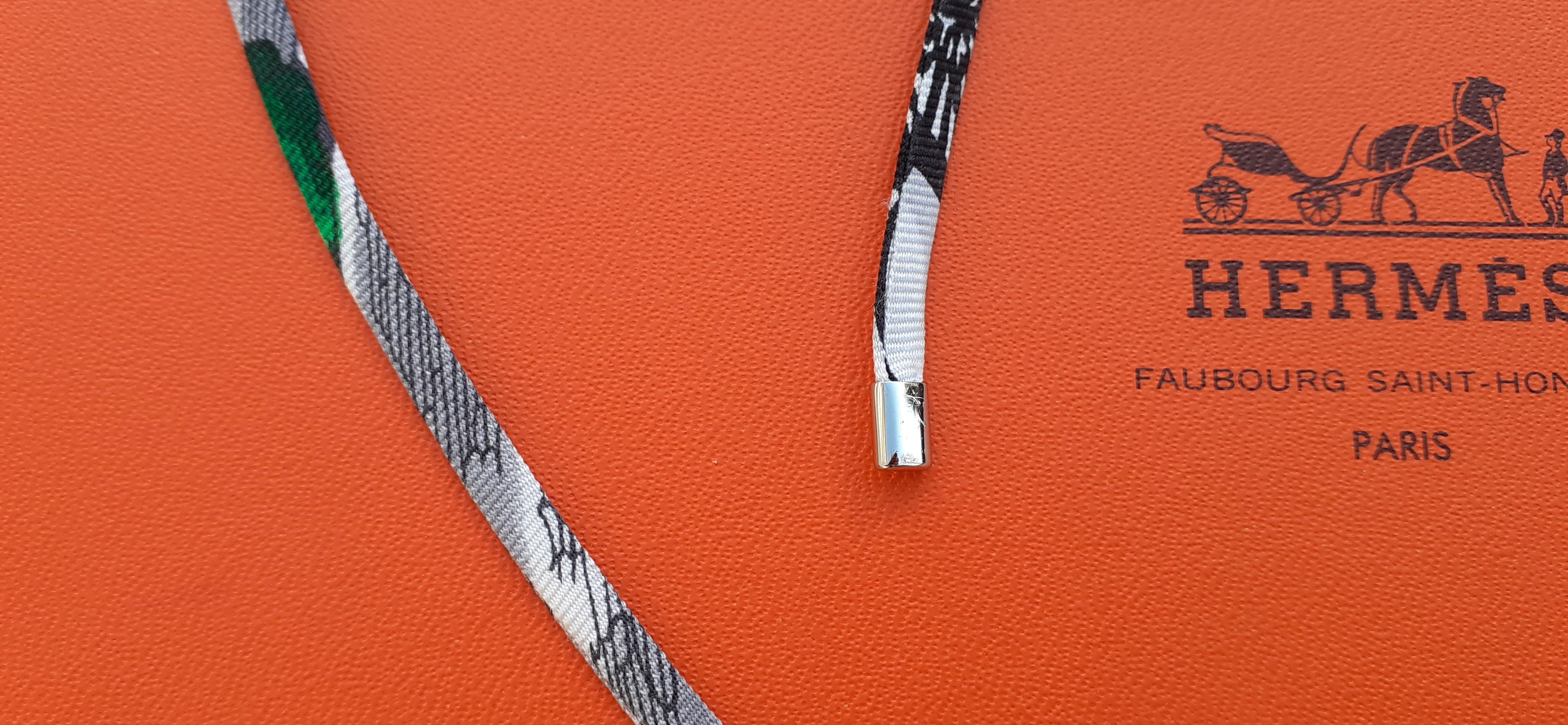 Hermès Horse Show Ribbon Pendant Necklace Equesrian Rosette Charm For Sale 6