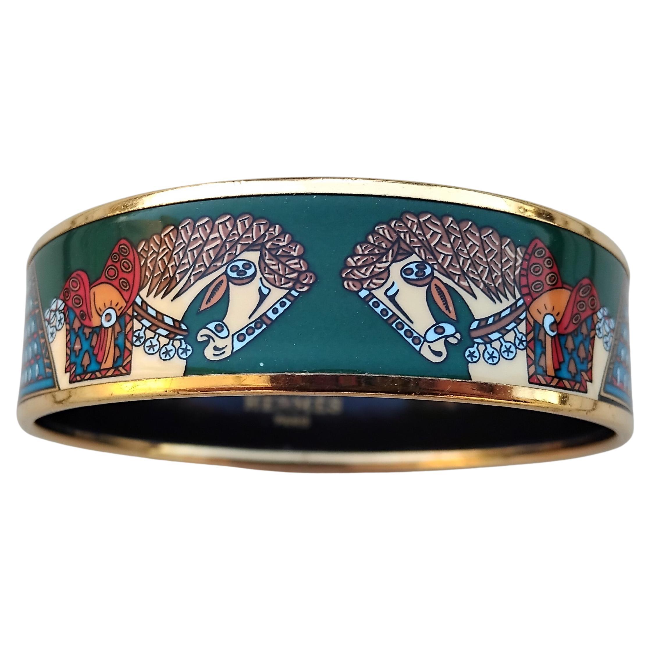 Rare and Beautiful Authentic Hermès Bracelet

Print: Horses

From the silk collections, pattern inspired by the 