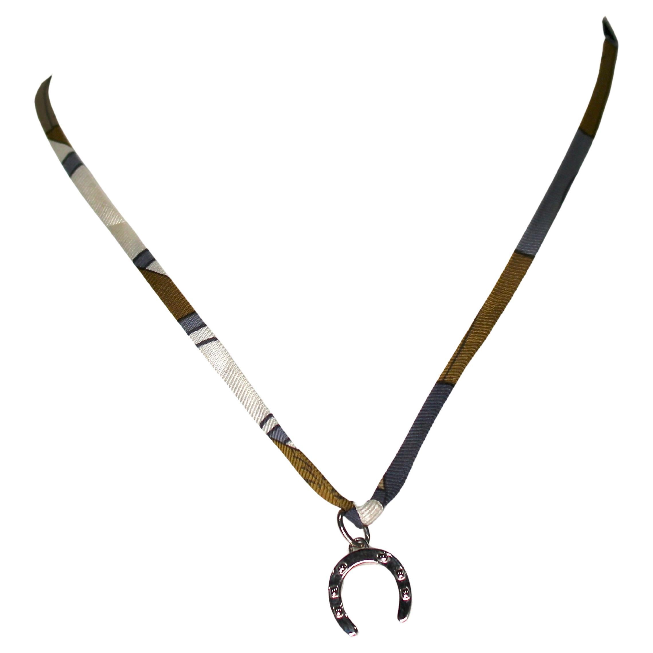 De las mujeres Collar de corbata con colgante Hermes Herradura en venta