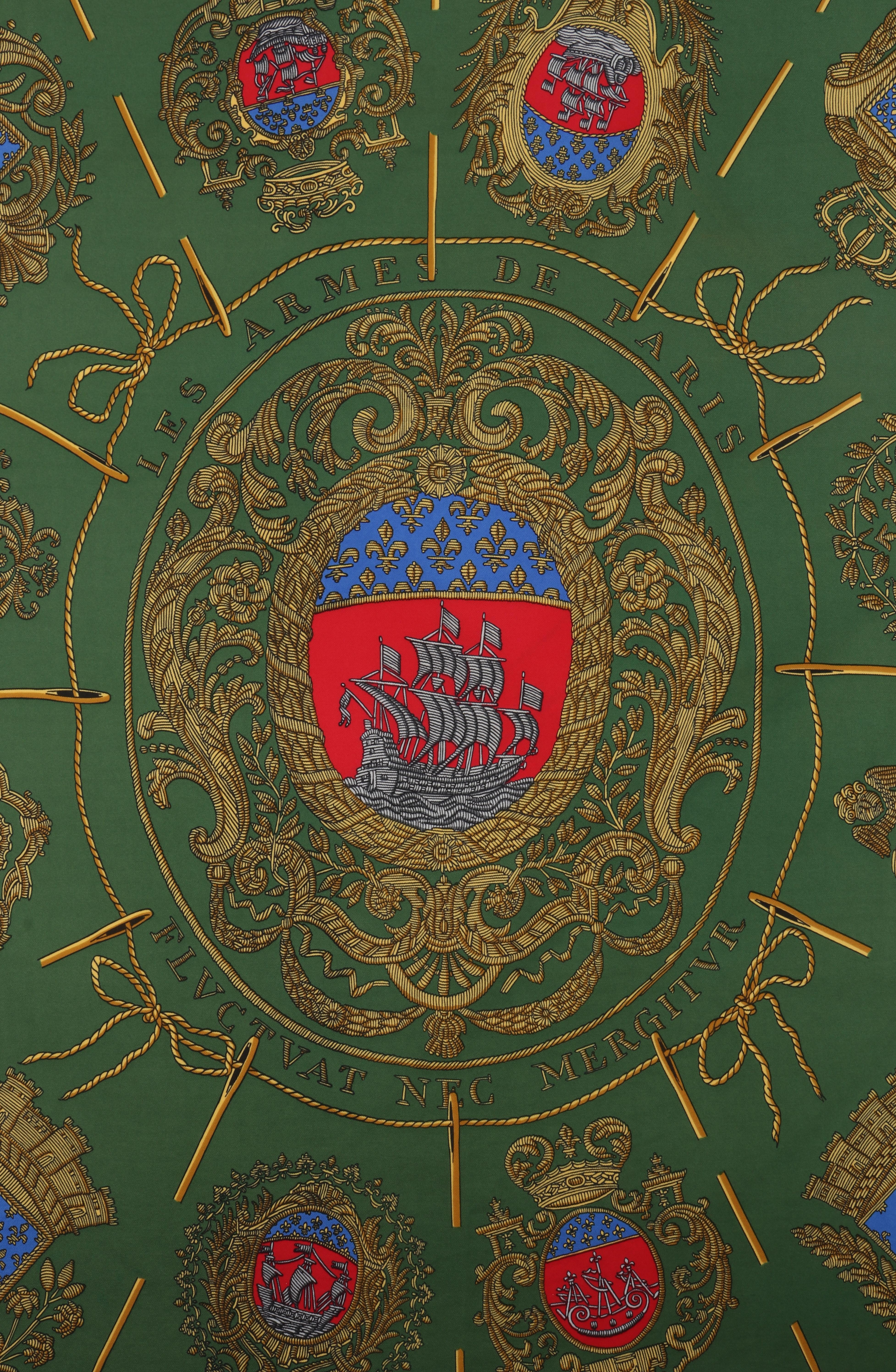 Hermès Hugo Grygkar Les Armes De Paris Seidenschal mit grünem, gelbem und marineblauem Schiffsdruck Damen