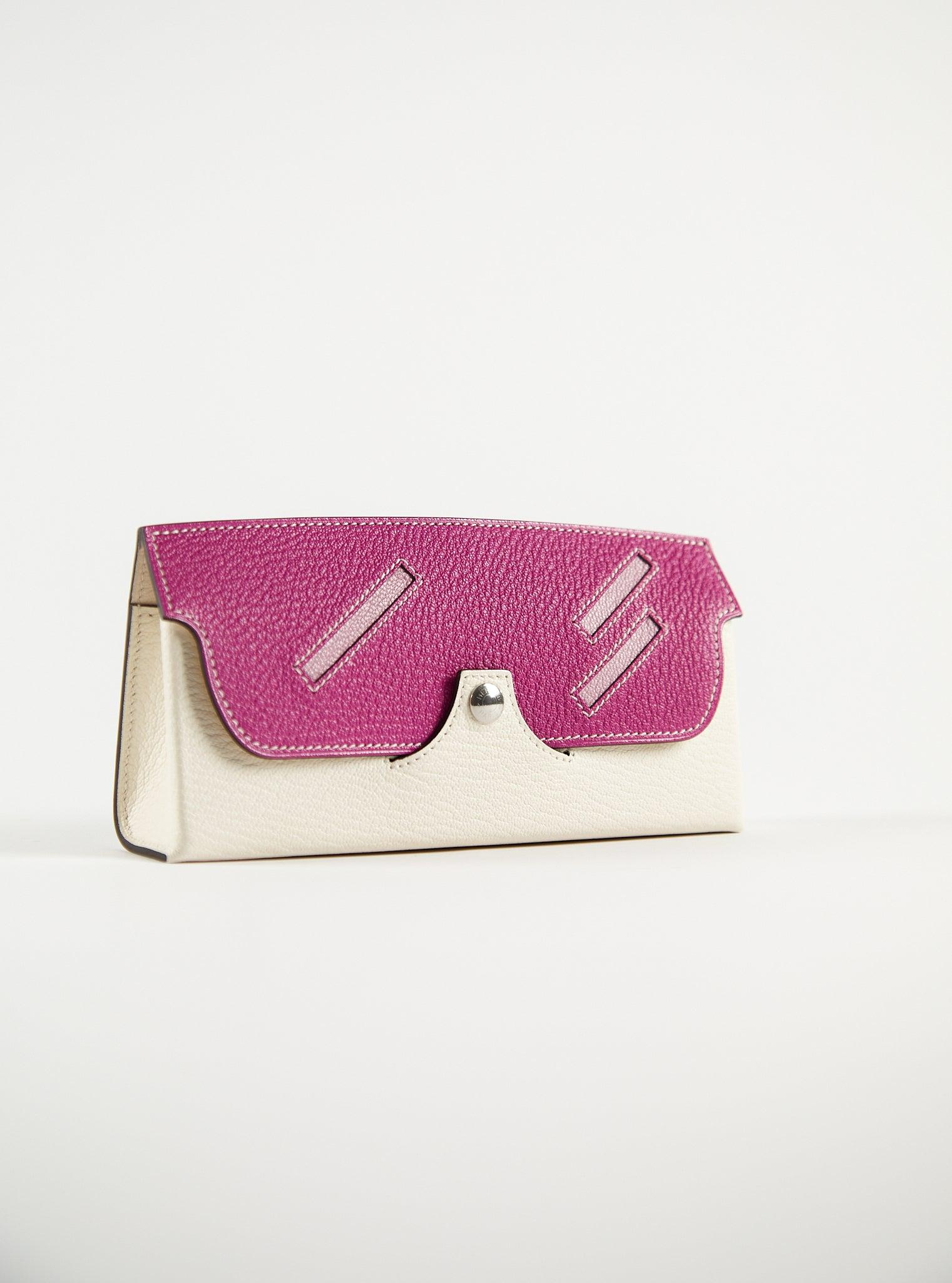 Hermès In the Loop Wink Glasses Case in Nata & Fuchsia

Chevre Mysore Leather with Palladium Plated Snap Closure 

Removable lanyard

Accompanied by: Hermès Box & Ribbon 

Dimensions: L 7.1