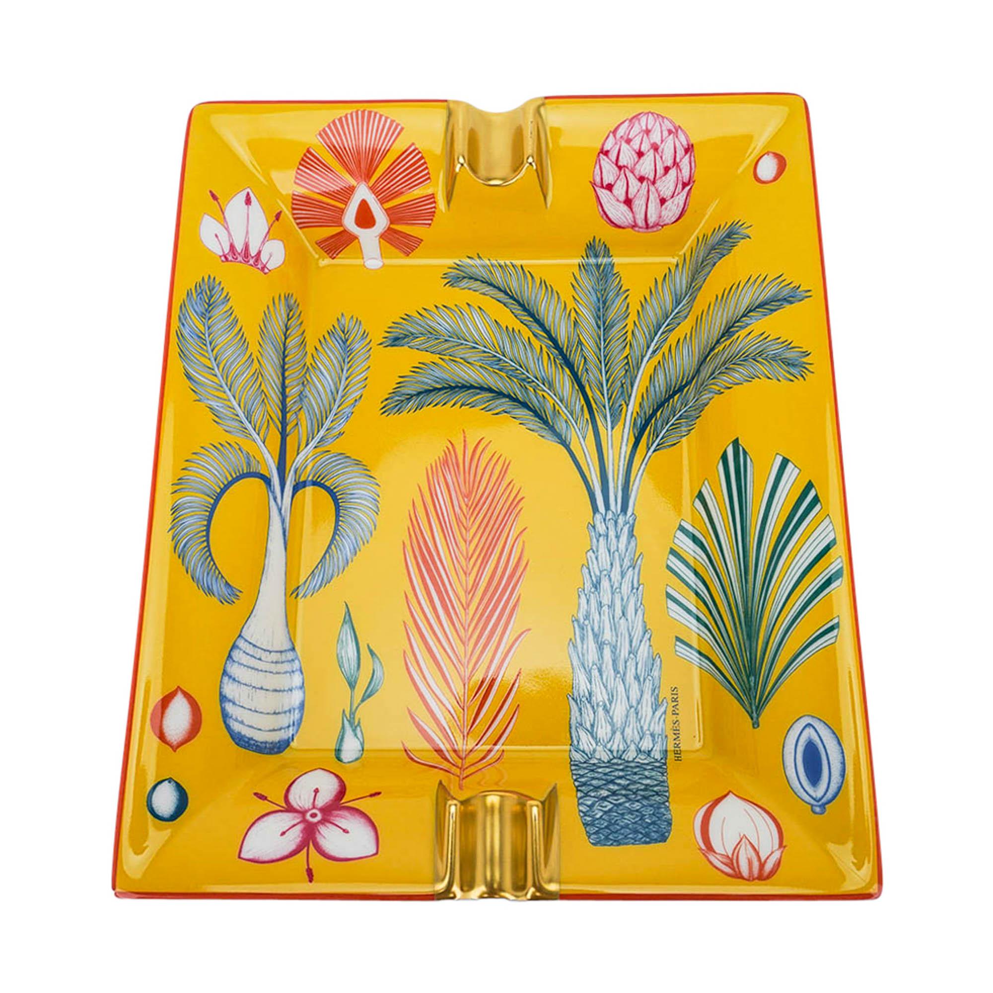 Mightychic offers an Hermes Index Palmarum ashtray featured in Soleil.
Hand painted gold trim.
Decorated Porcelain using chromolithography.
A decorative ashtray piece perfect for any room.
Protected by velvet goatskin on the base stamped Hermes