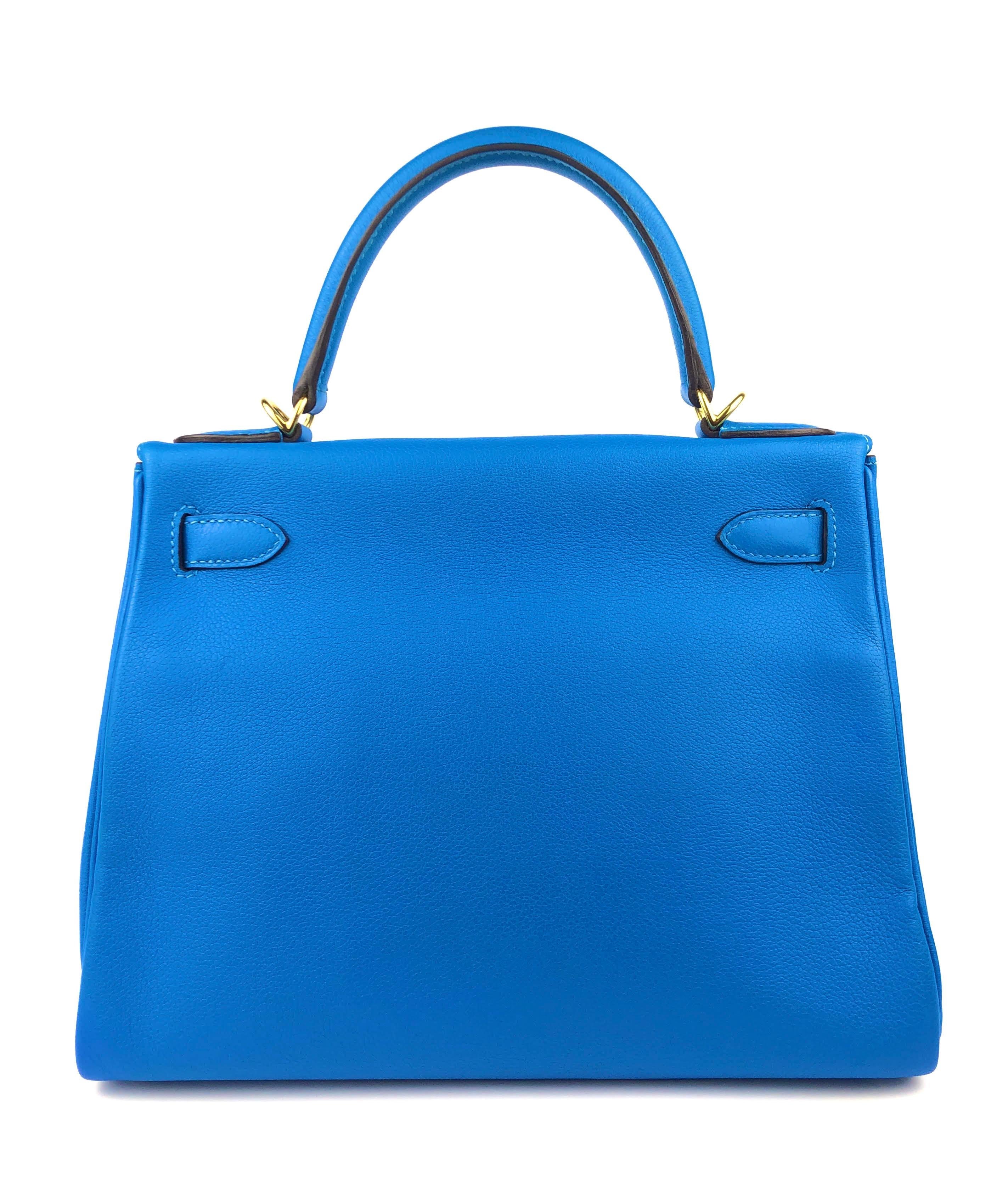 Bleu Hermès - Kelly bleu intense Evercolor 28 cm avec accessoires en or en vente