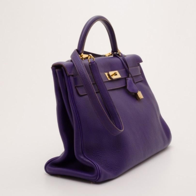 Hermes Iris Togo Leather Gold Hardware Kelly Retourne 40 Bag In Good Condition In Dubai, Al Qouz 2