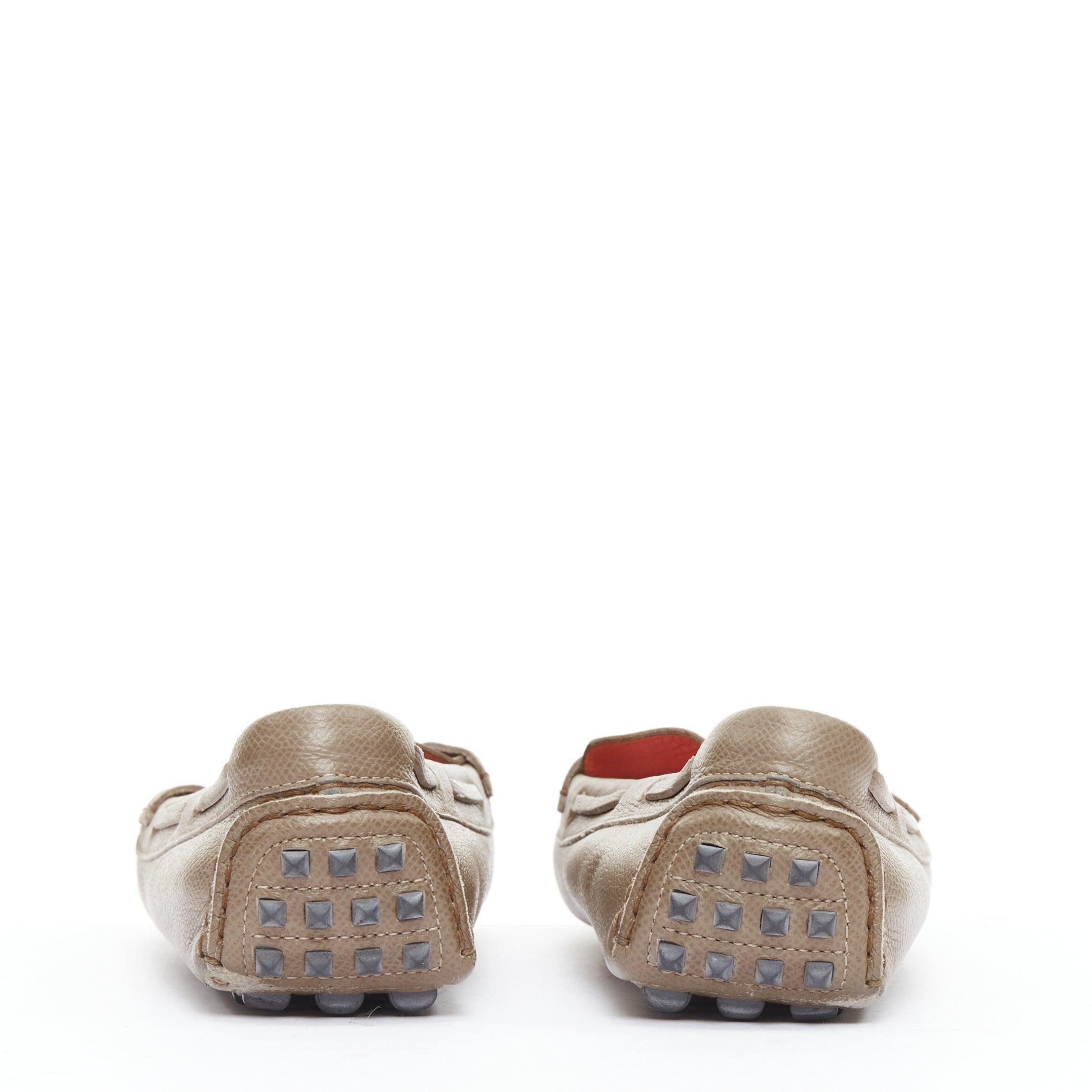 Donna HERMES Irving stone taupe in pelle con borchie d'argento EU35.5 in vendita