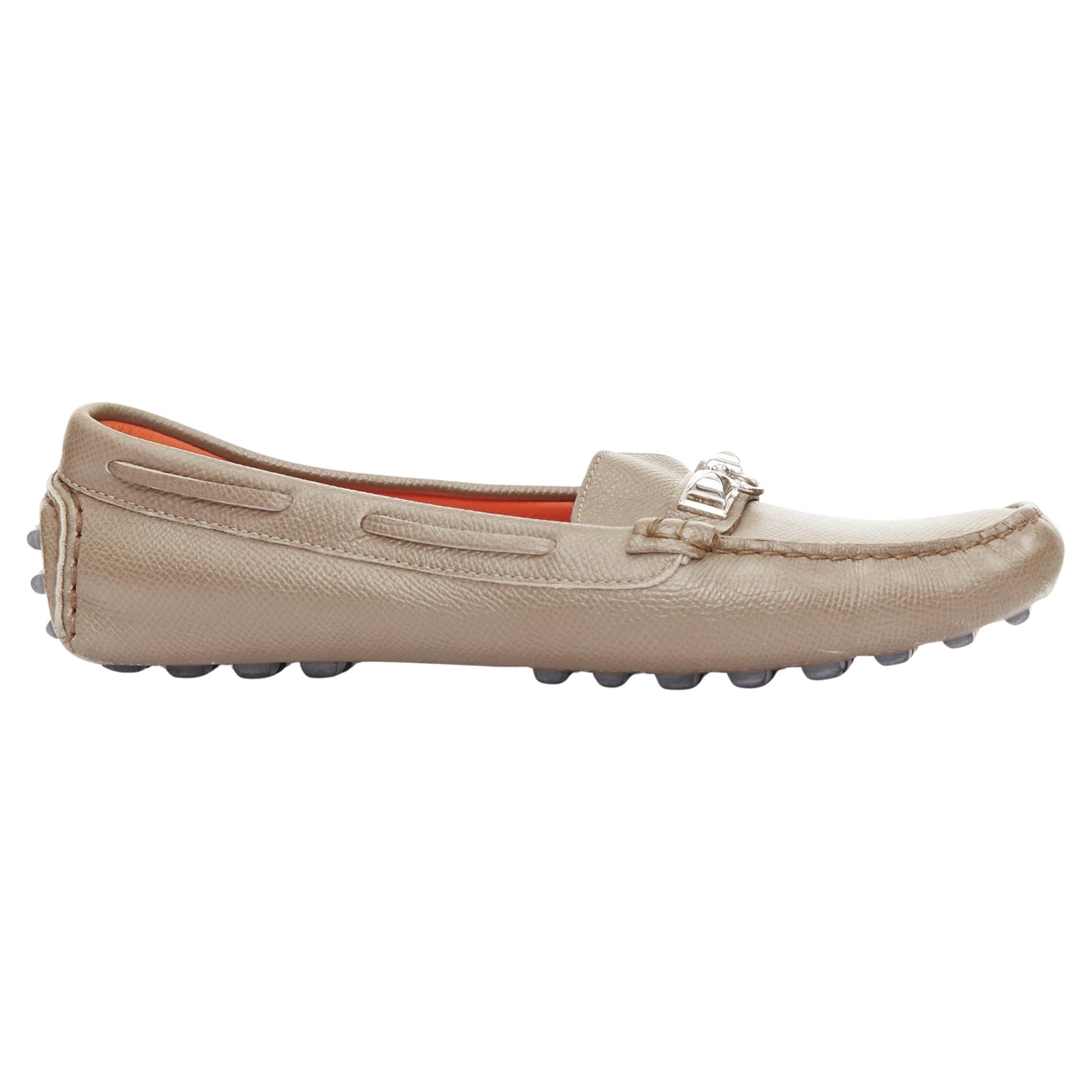 HERMES Irving stone taupe in pelle con borchie d'argento EU35.5 in vendita