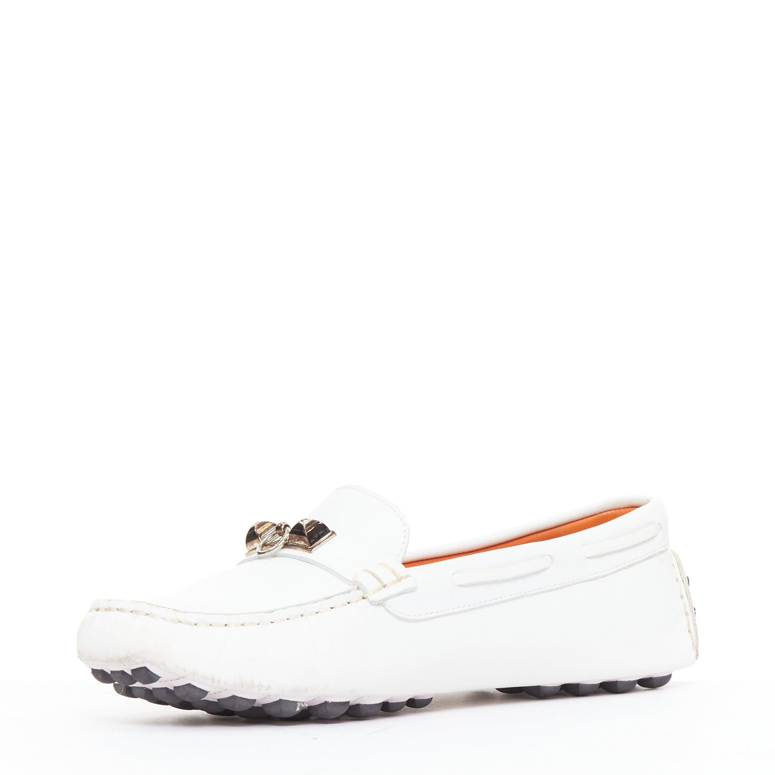 HERMES Irving mocasines de cuero swift blanco con tachuelas plateadas EU35.5 en Bastante bueno estado para la venta en Hong Kong, NT
