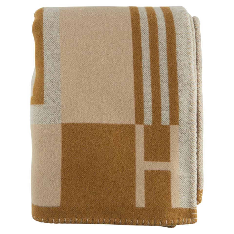 HERMÈS AVALON THROW BLANKET Écru and Camel For Sale at 1stDibs