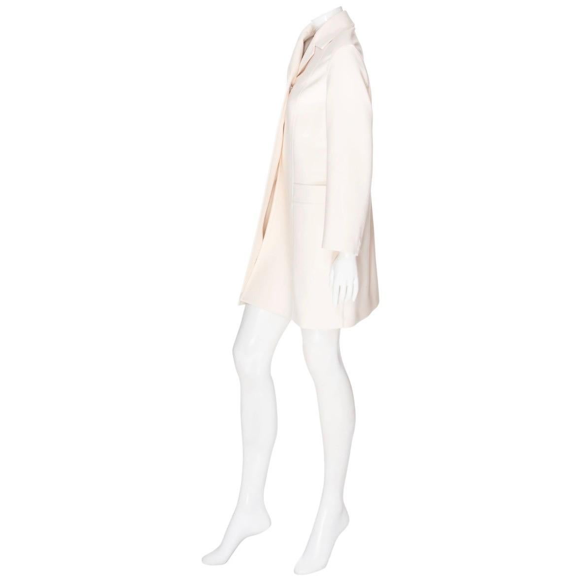 Hermès Ivory Wool Toggle Coat 

Ivory/Off White
Lightweight wool
Silver-tone hardware
Single toggle and grommet front closure
Notched collar
Patch pocket front
Jacquard lining
Short A-line silhouette
Above-the-knee length
Oversized fit
Made in