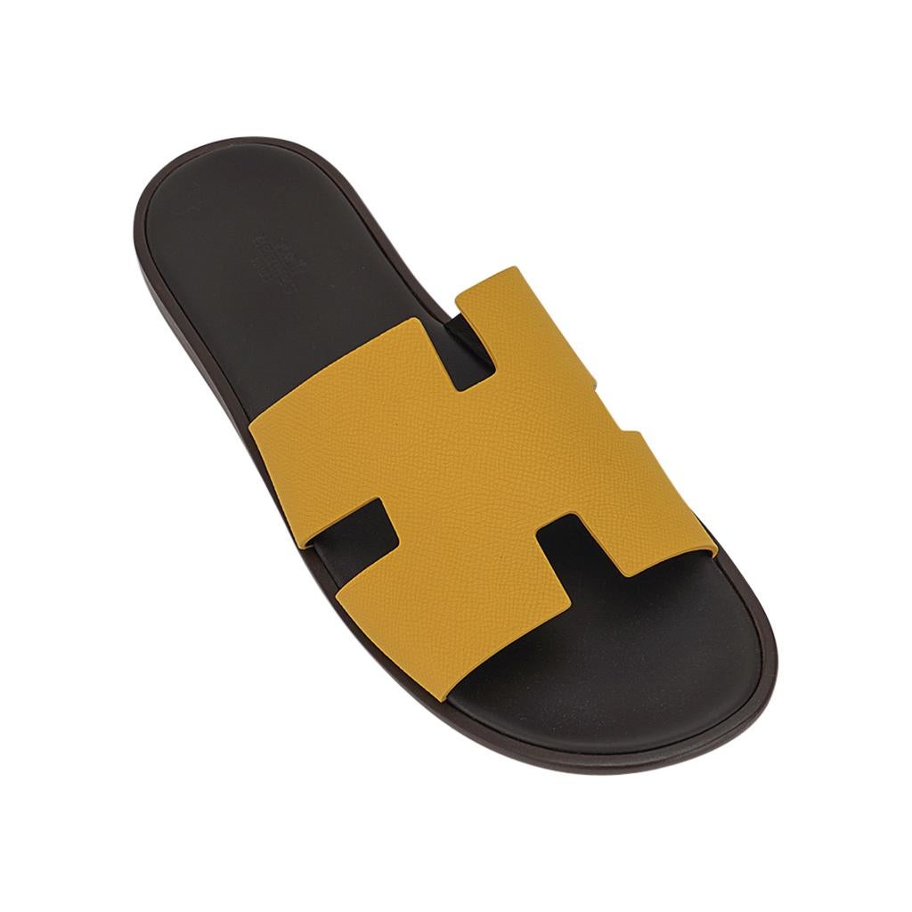 Hermes Izmir Sandal Sunny Yellow and Mahogany Brown Epsom Leather Chaussures homme 45 Neuf - En vente à Miami, FL