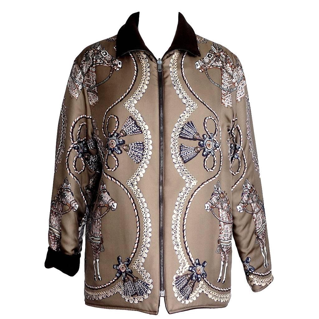 Mightychic offers a vintage Hermes extremely rare to find Paperoles reversible scarf print gently wadded jacket.  
Beautiful silk scarf print gently wadded jacket that reverses to rich brown cashmere.
Shades of taupe, blue, creams and dusty pink.