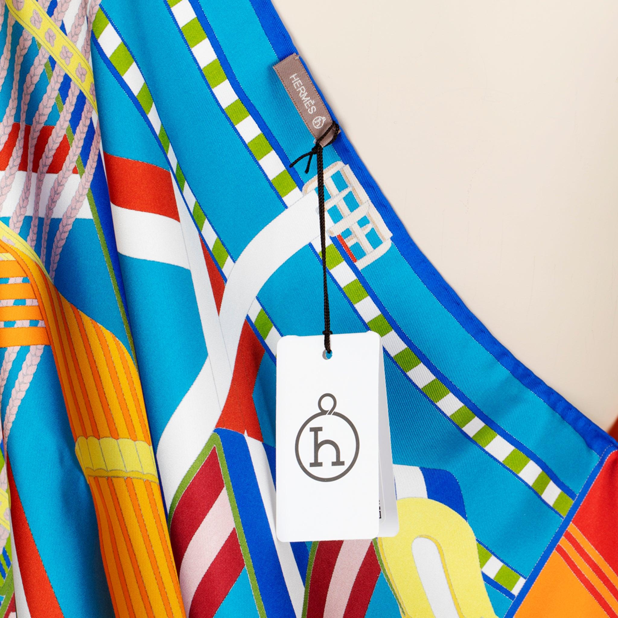 Abito con sciarpa in seta 