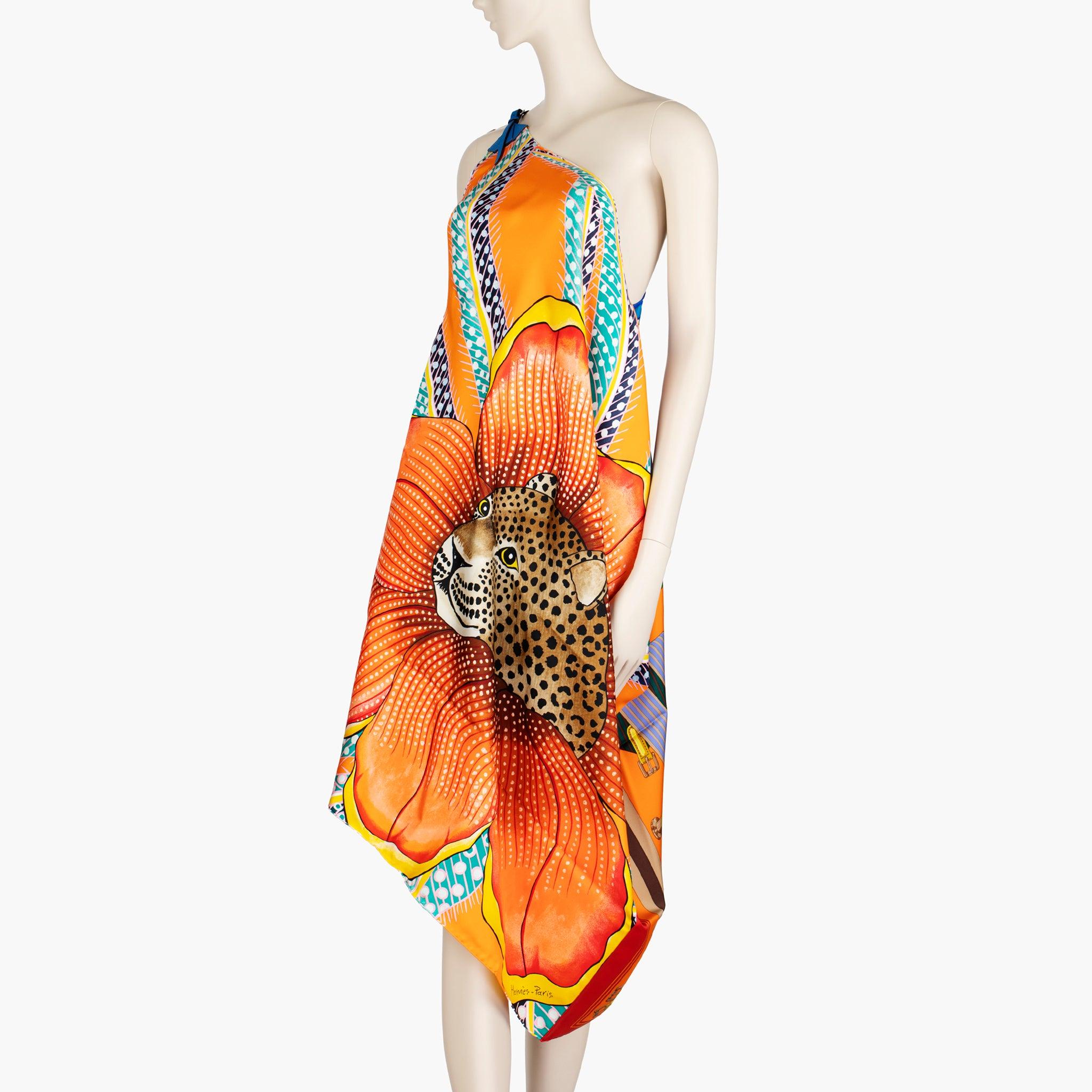 Abito con sciarpa in seta 