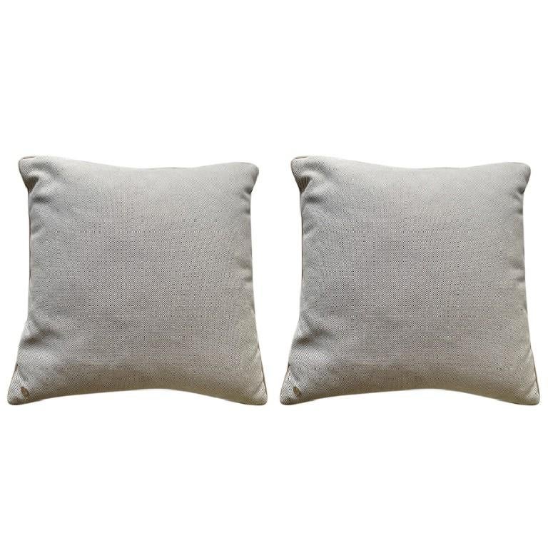 Hermes Jardin d'Osier Silk Blend Set of Two Cushions

Inspired by an Indian garden with its flowers, its shrubs and its fountains, this unpublished drawing by Pierre Marie describes a refined universe, where the profusion of trees and flowers