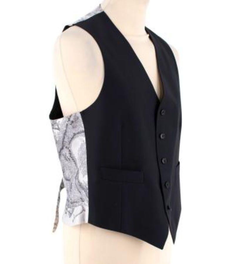 Hermes jardins des metamorphoses waistcoat

- Made of lightweight wool.
- classic fit
- Black 5 button waistcoat.
- White floral background with 