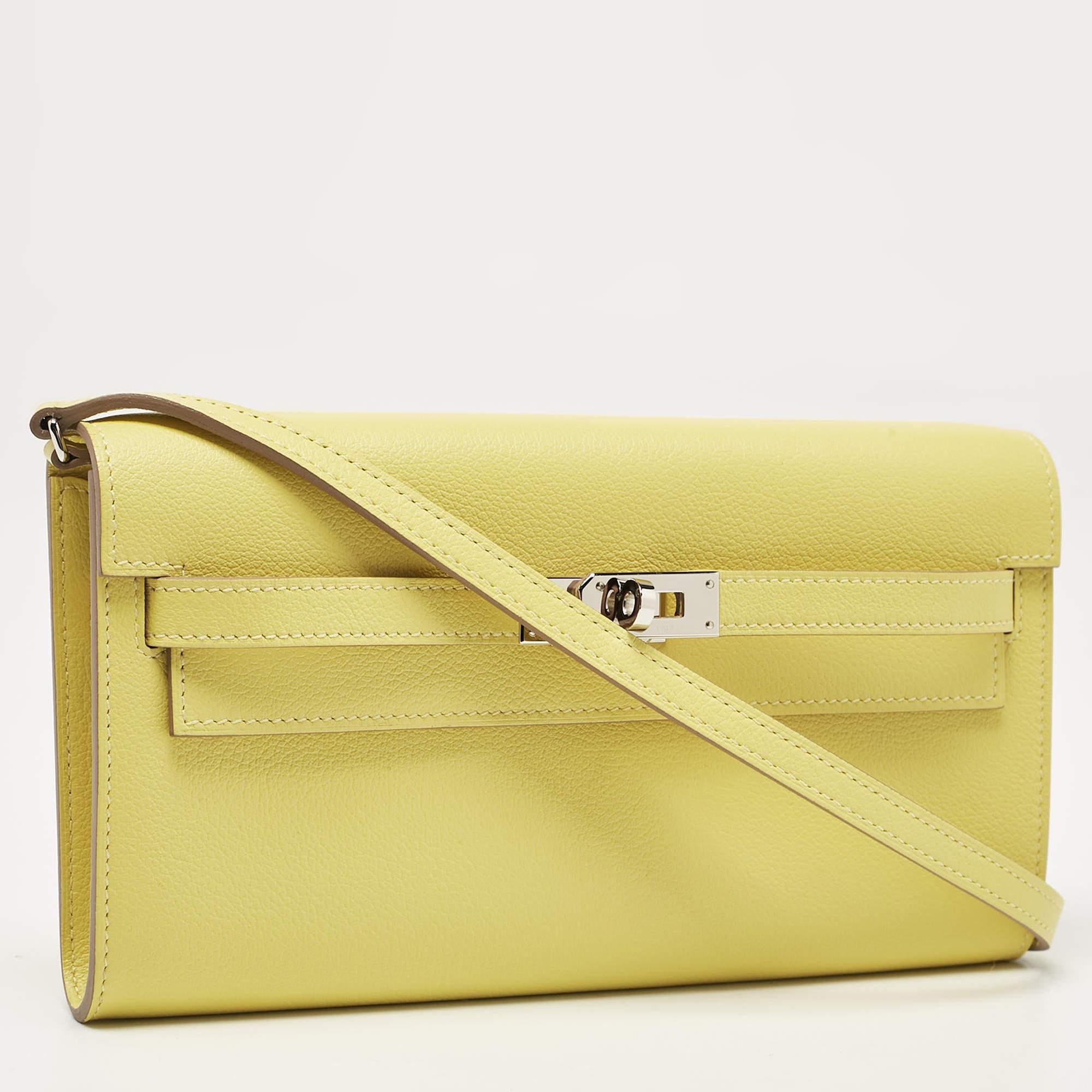 Beige Hermès Jaune Citron Evercolor Portefeuille Kelly To Go en cuir en vente
